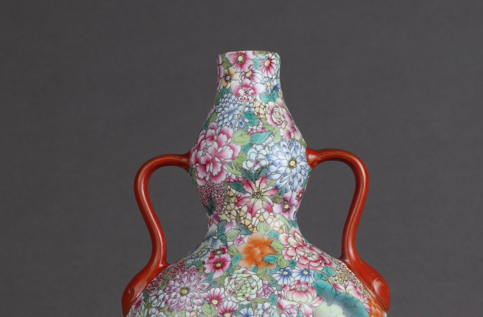 An Exquisite Enamel Flower Pattern Double-Ears Vase - 6