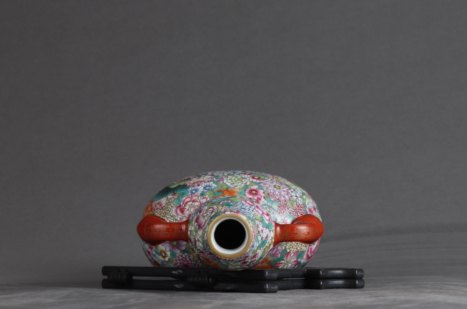 An Exquisite Enamel Flower Pattern Double-Ears Vase - 8