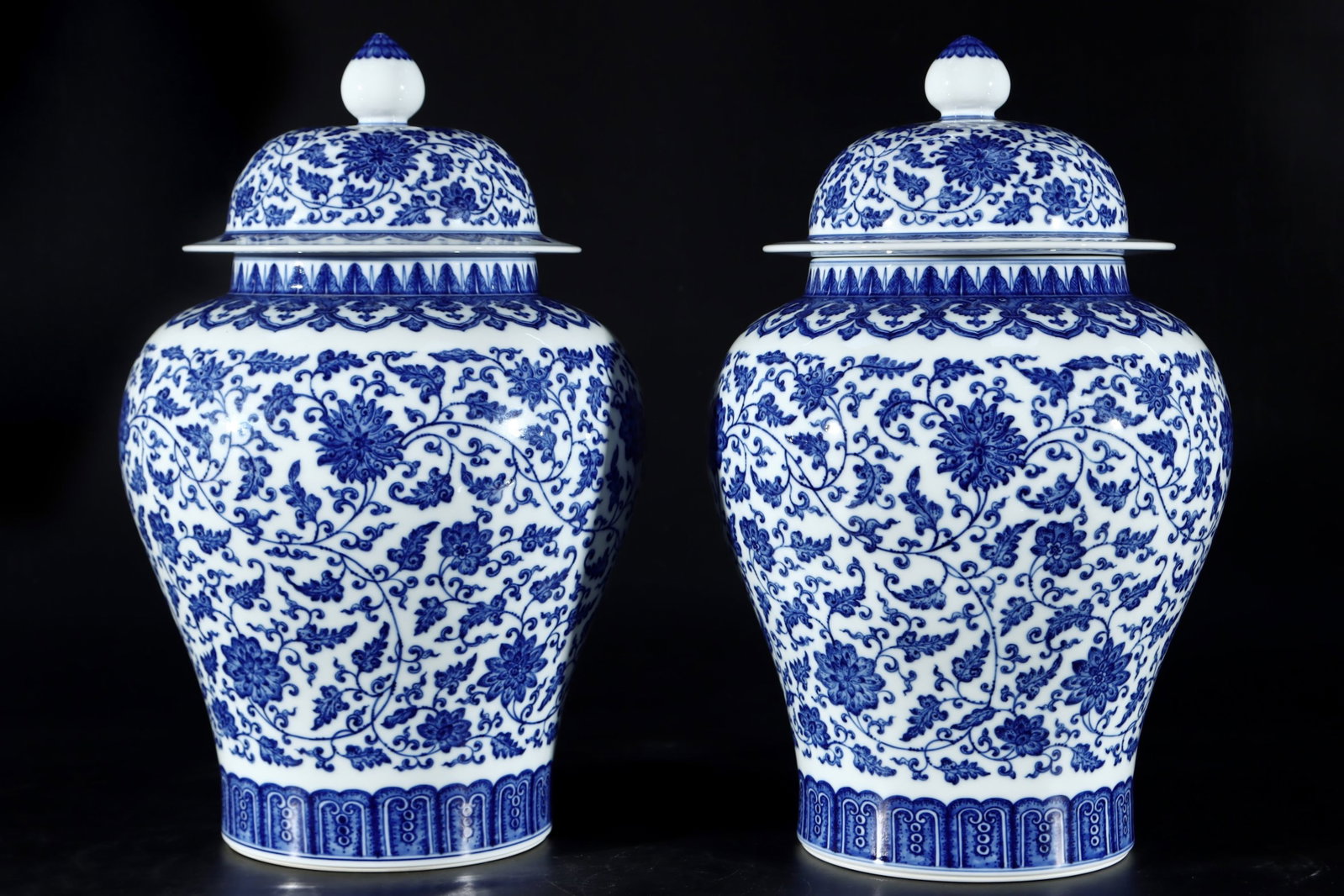A Pair of Exquisite Blue and White Lotus Pattern Jars with Cover: A Pair of Exquisite Blue and White Lotus Pattern Jars with Cover,Qing Dynasty,China,Qianlong Six-character Mark,Size:16.9inx9.8in