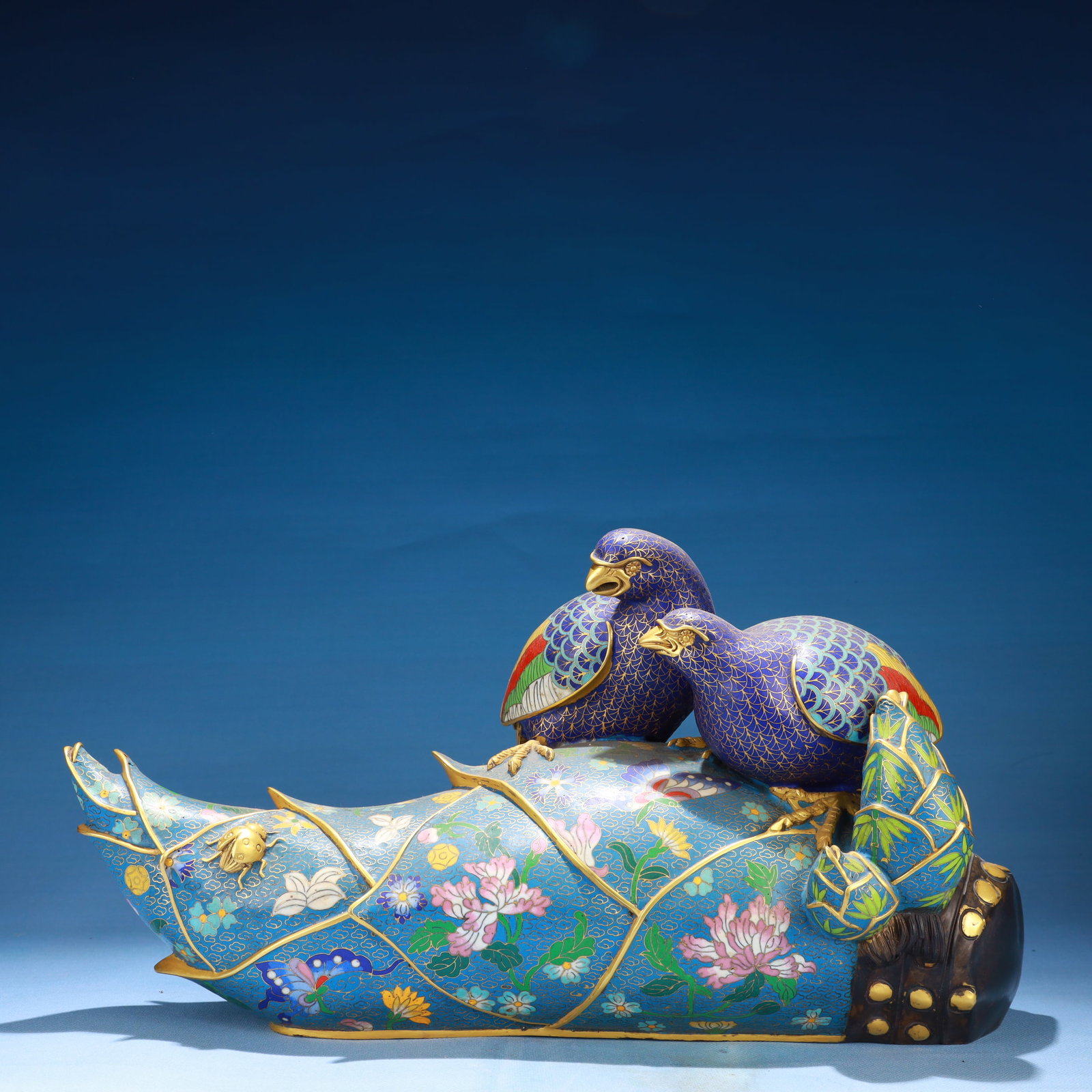 An Exquisite Cloisonne Flower and Butterfly Pattern Bird Ornament: An Exquisite Cloisonne Flower and Butterfly Pattern Bird Ornament,Qing Dynasty,China,Size:15.7inx5.9inx9.4in,Weight:7800g 景泰蓝花卉蝴蝶纹鸟ਇ