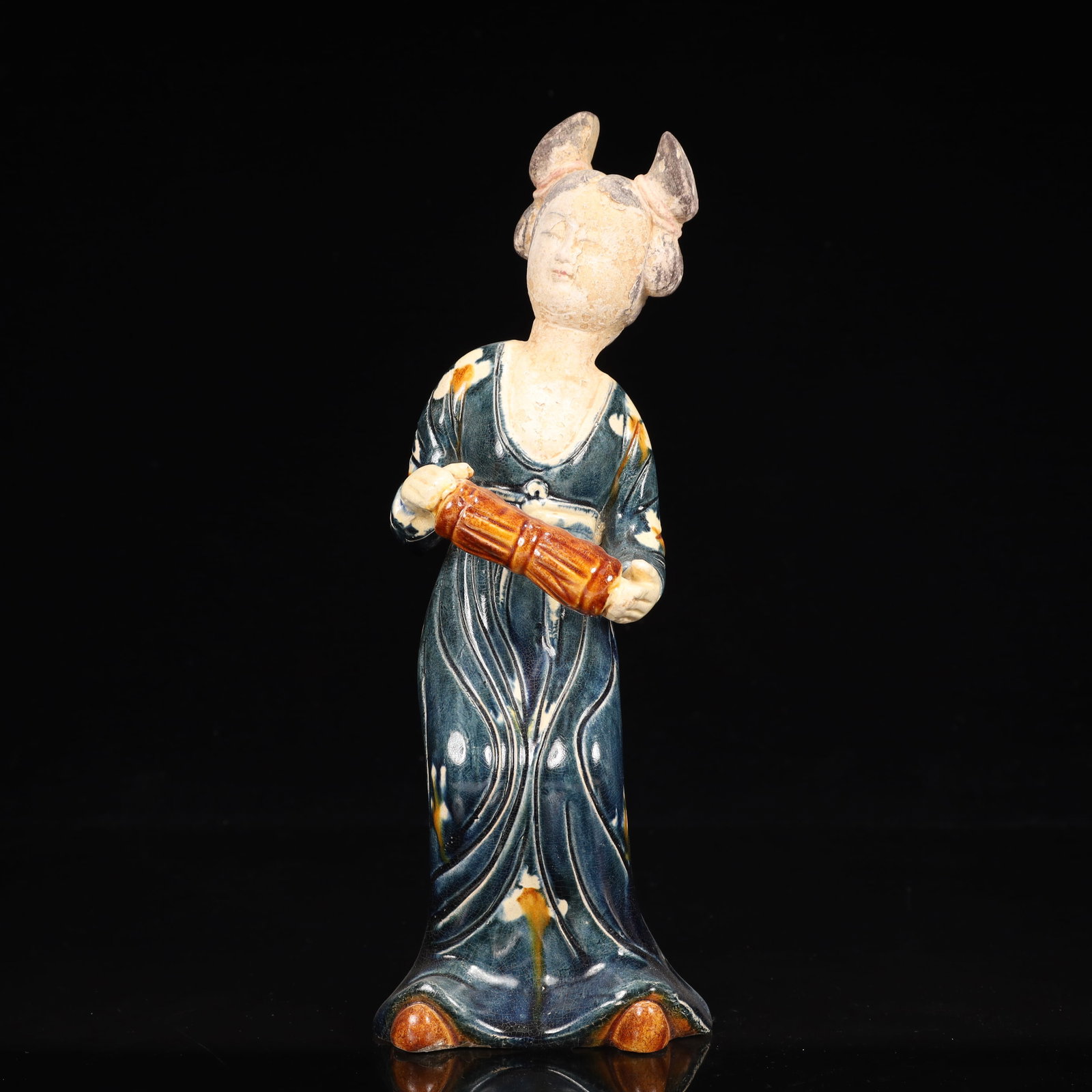A Rare Tang Tri-Color Glazed Pottery Dancing Figurines (1 of 12)