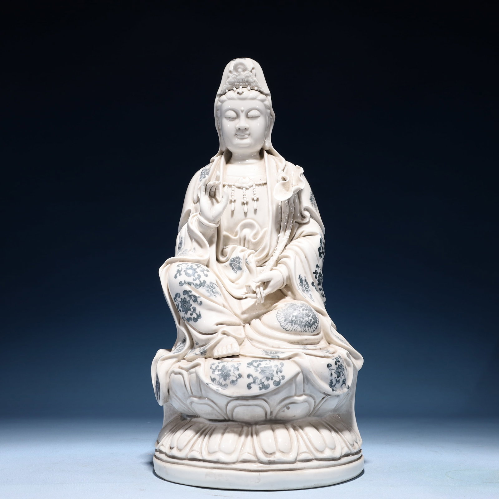 A Solemn Blance-De-Chine Lotus Pattern Statue of Avalokitesvara: A Solemn Blance-De-Chine Lotus Pattern Statue of Avalokitesvara Blance-De-Chine Lotus Pattern Statue of Avalokitesvara,Ming Dynasty,China,He Chaozong Mark,Size:8.3inx7.5inx15.7in,Weight:2700g 德