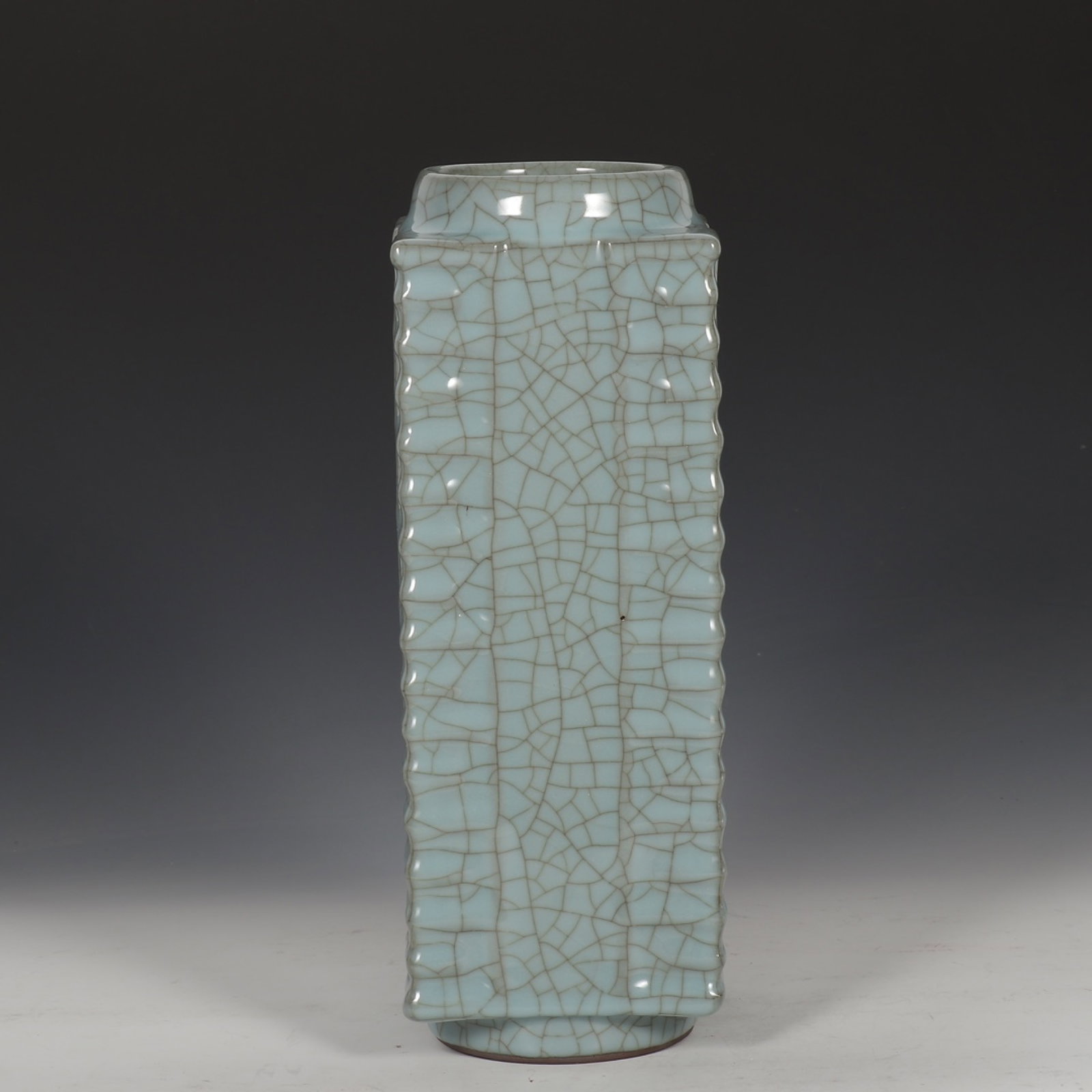 A Rare Guan yao Celadon Glazed Vase (1 of 9)