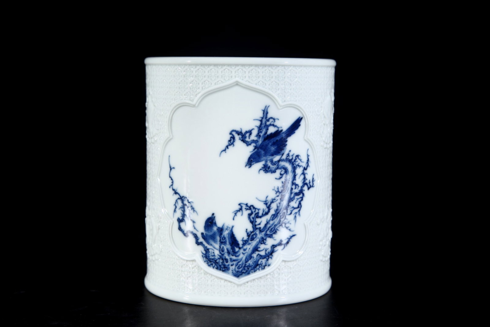An Exquisite Blue and White Flower and Bird Pattern Brush Pot: An Exquisite Blue and White Flower and Bird Pattern Brush Pot,the Republic of China,With Mark,Size:5.2inx4.2in 青花花鸟纹笔筒,中国民国