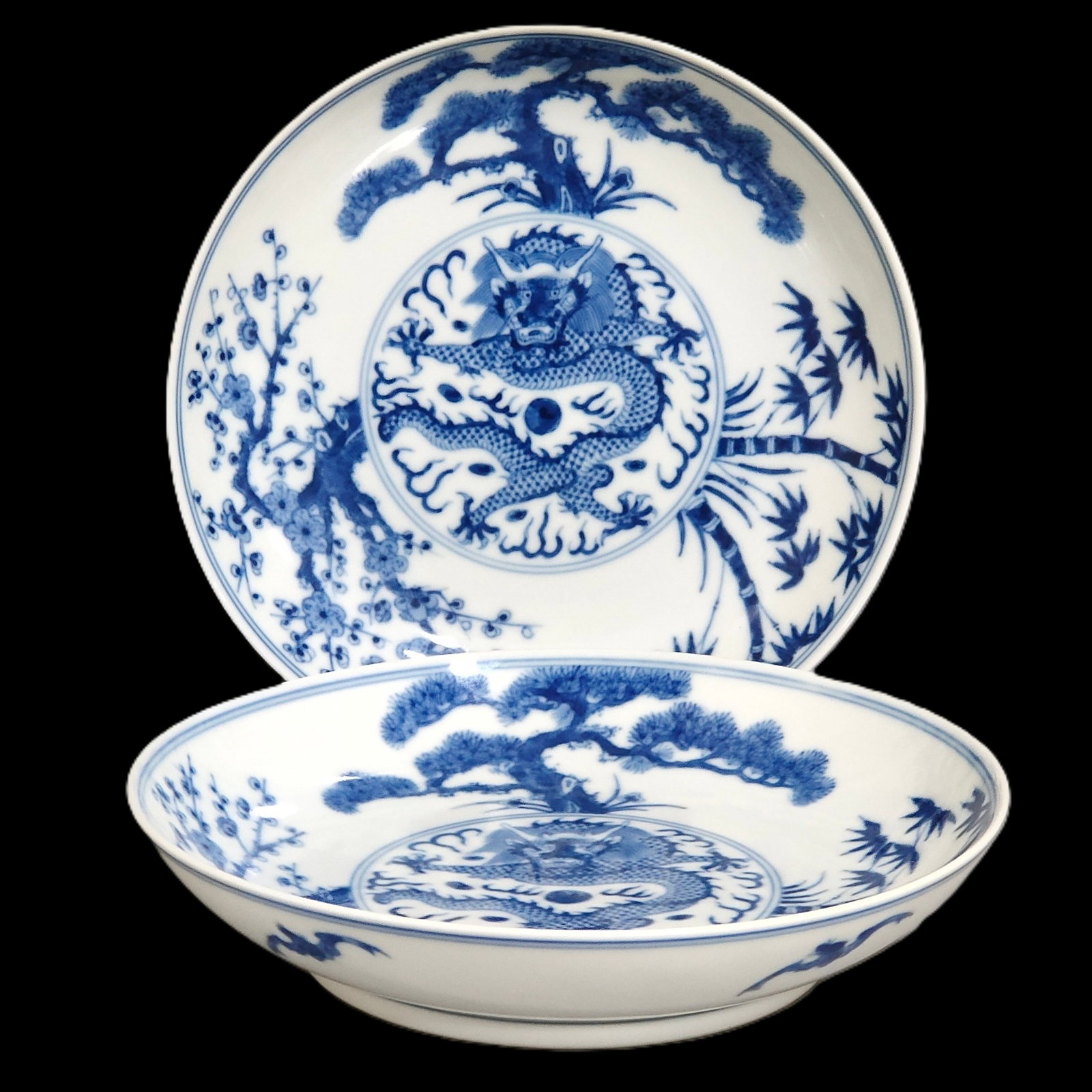 A Pair of Exquisite Blue and White Pine,Bamboo and Plum Blossom Pattern Plates: A Pair of Exquisite Blue and White Pine,Bamboo and Plum Blossom Pattern Plates,Qing Dynasty,China,Guangxu Six-character Mark,Size:1.6inx7.1in 一对青花松竹梅&#