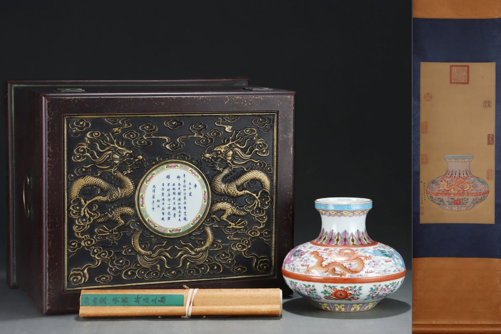 An Exquisite Famille-Rose Painted Gold Auspicious Cloud and Dragon Pattern Vase,with Chinese: An Exquisite Famille-Rose Painted Gold Auspicious Cloud and Dragon Pattern Vase,with Chinese Vertical Scroll Ink Painting on Silk,Qing Dynasty,China,Yongzheng Six-character Mark,Size:(Without frame)25