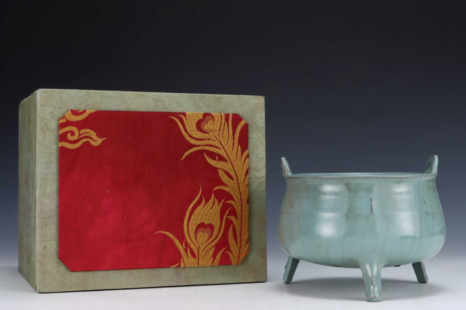 An Exquisite Guan yao Double-Ears and Tripod Censer: An Exquisite Guan yao Double-Ears and Tripod Censer,Song Dynasty,China,Size:5.3inx6.7in 官窑双耳三足香炉,中国宋代