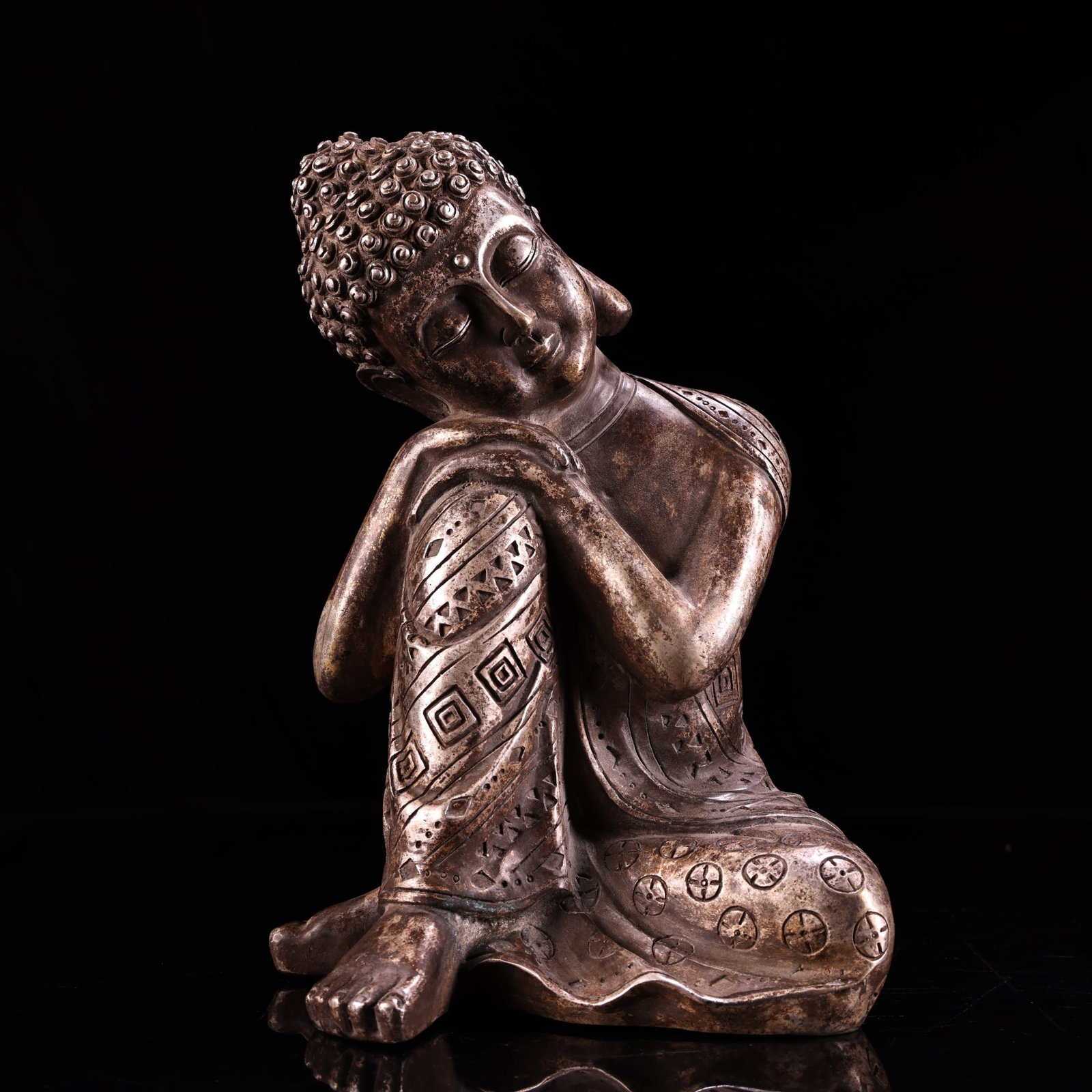 A Solemn Silver Bronze Statue of Sakyamuni: A Solemn Silver Bronze Statue of Sakyamuni,Qing Dynasty,China,Qianlong Four-character Mark,Size:9.4inx6.3in,Weight:3200g
