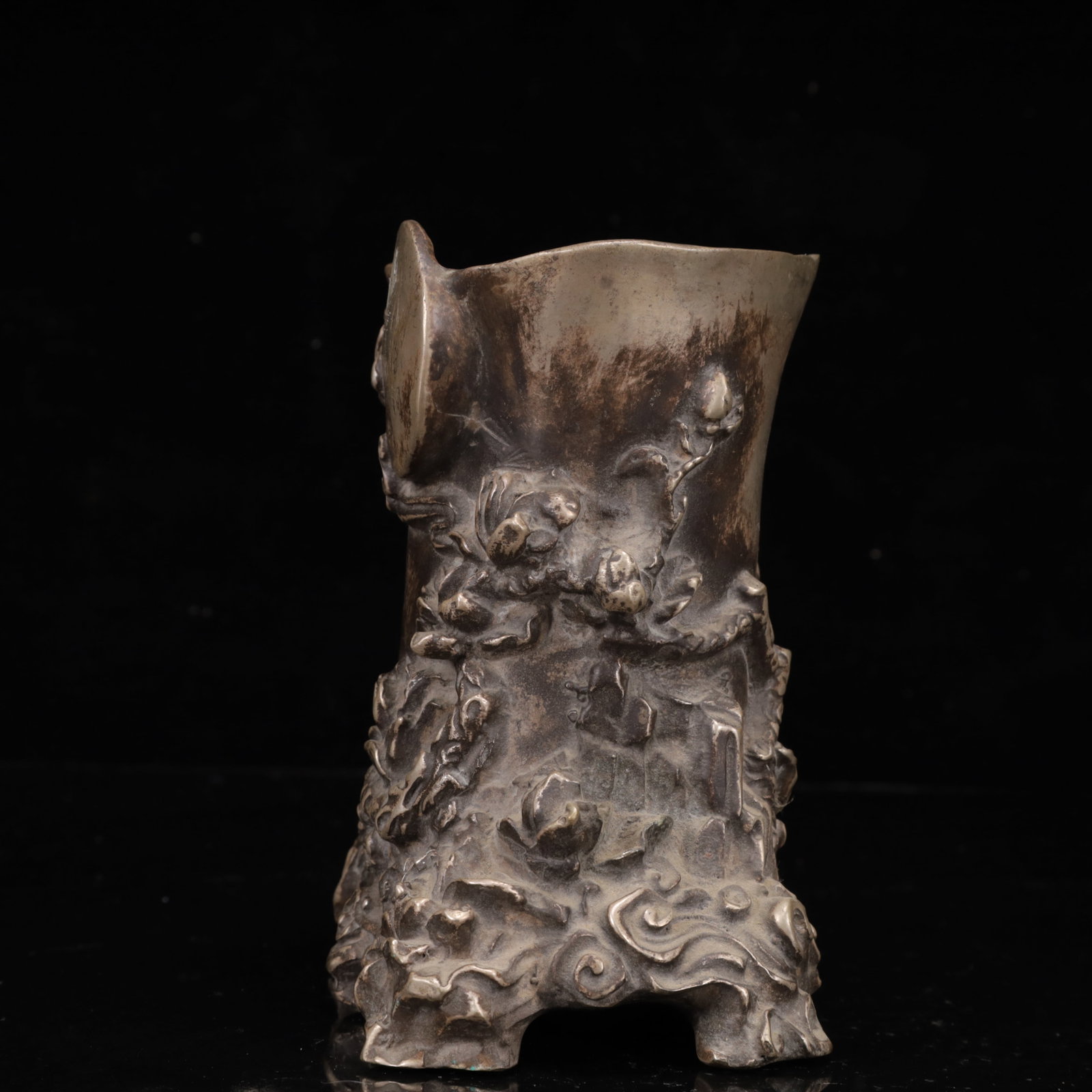 An Exquisite Silver-Plated Bronze Flower Pattern Brush Pot - 5