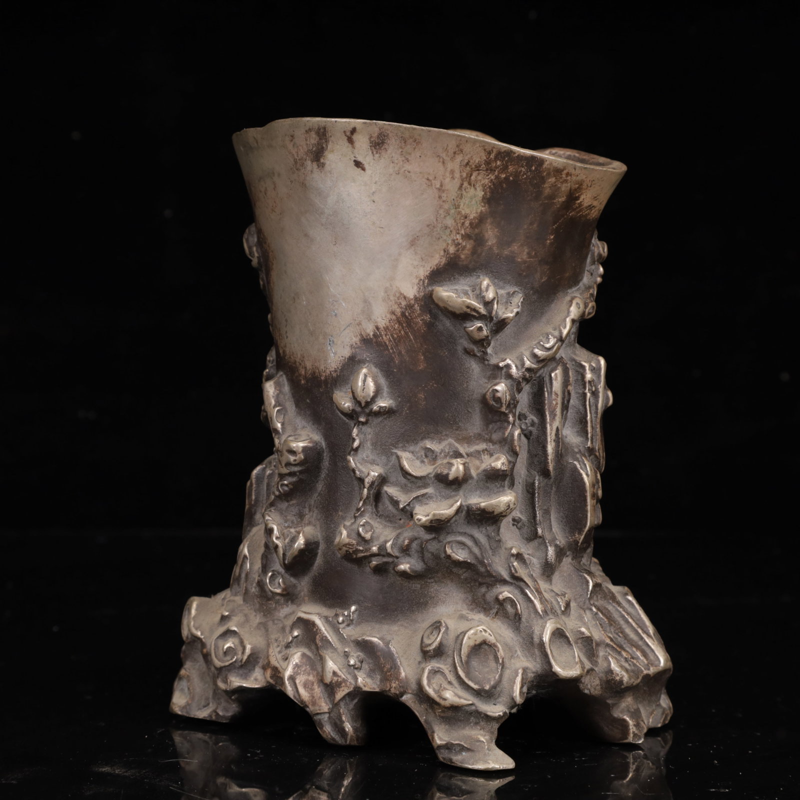 An Exquisite Silver-Plated Bronze Flower Pattern Brush Pot - 8