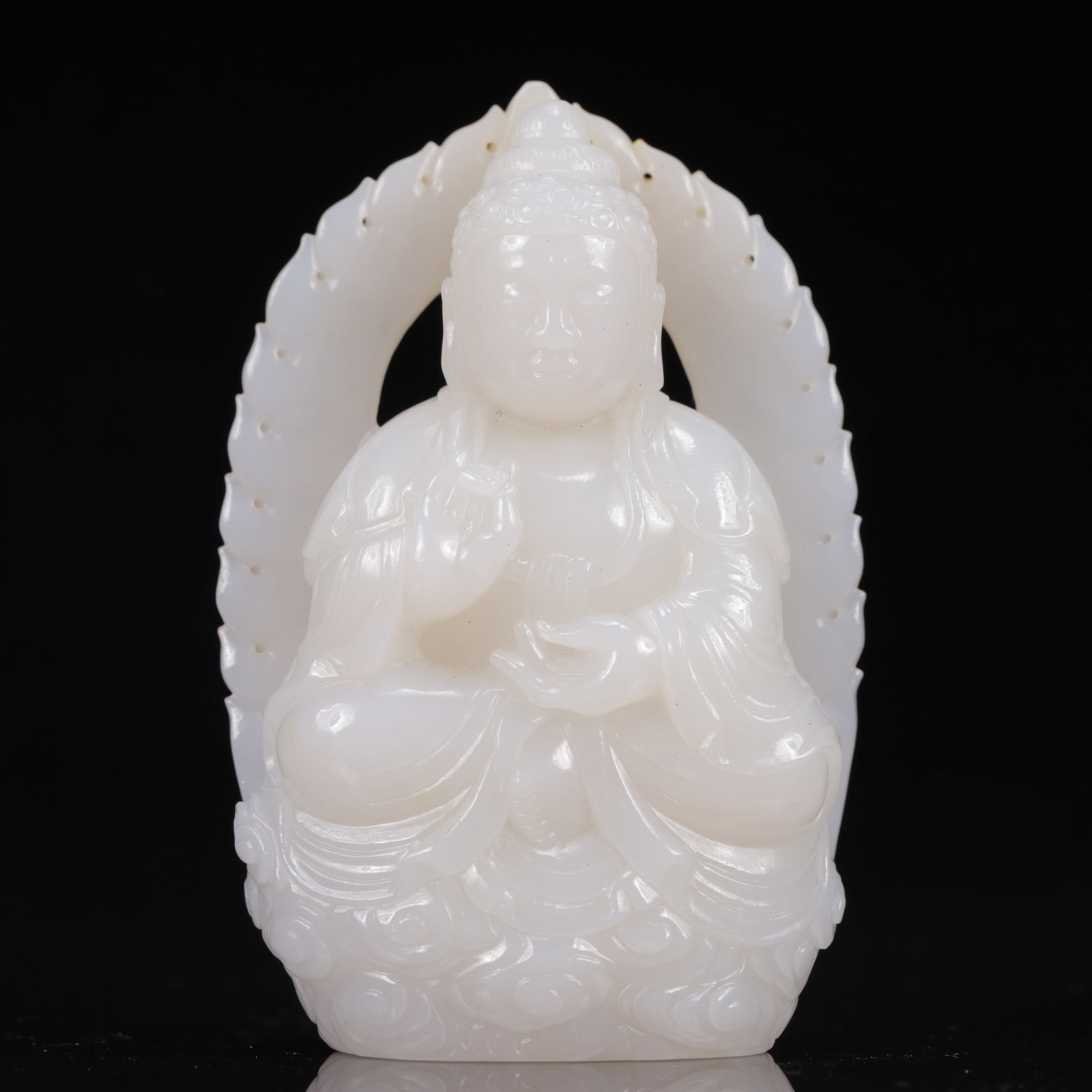 An Exquisite White Jade Statue of Sakyamuni: An Exquisite White Jade Statue of Sakyamuni,Qing Dynasty, China,Size:2.4inx1.2inx3.3in,Weight:181g 白玉如来像,中国清代
