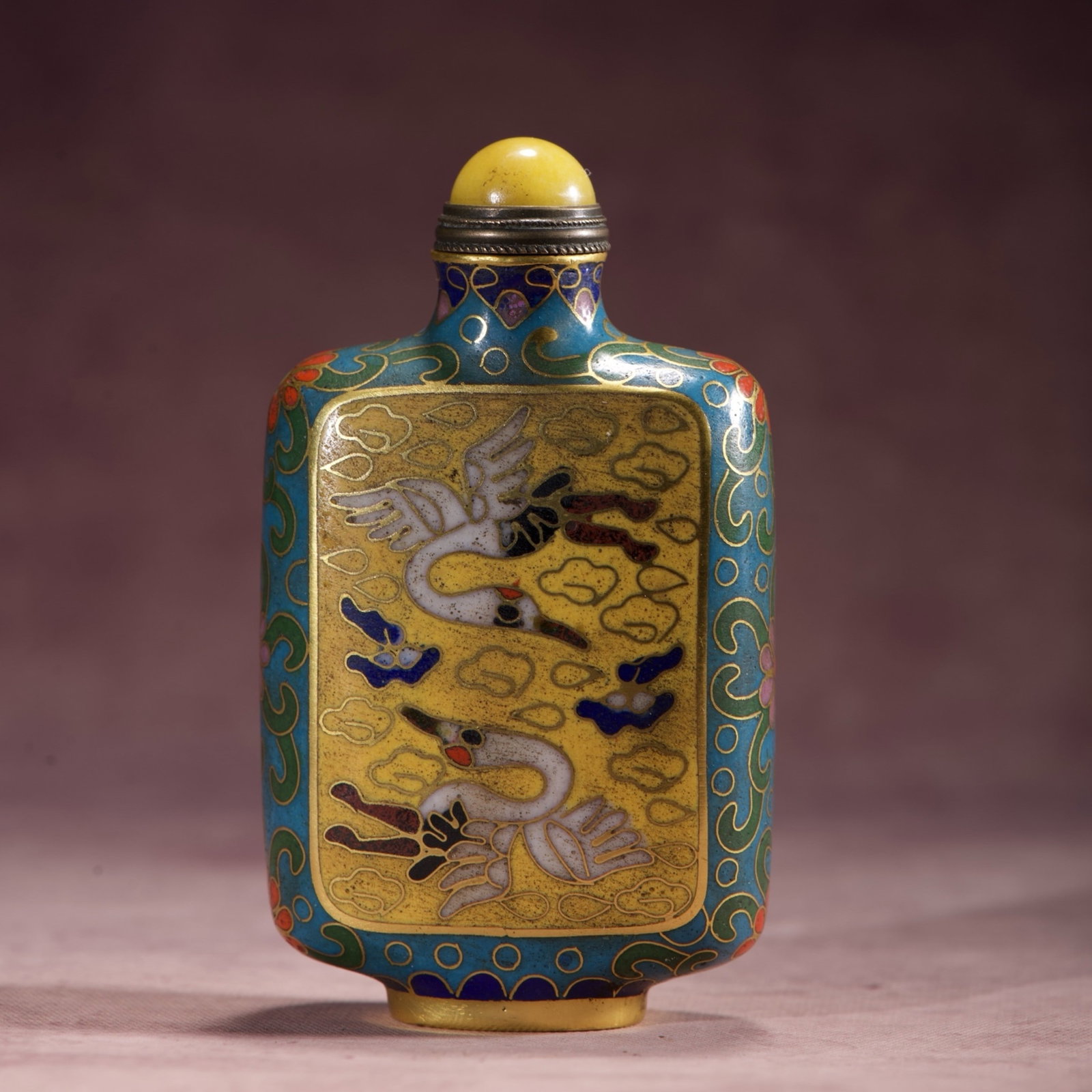 An Exquisite Cloisonne Crane Pattern Snuff Bottle: An Exquisite Cloisonne Crane Pattern Snuff Bottle,Qing Dynasty,China,Qianlong Four-character Mark,Size:3.3inx1.9inx1in,Weight:80g