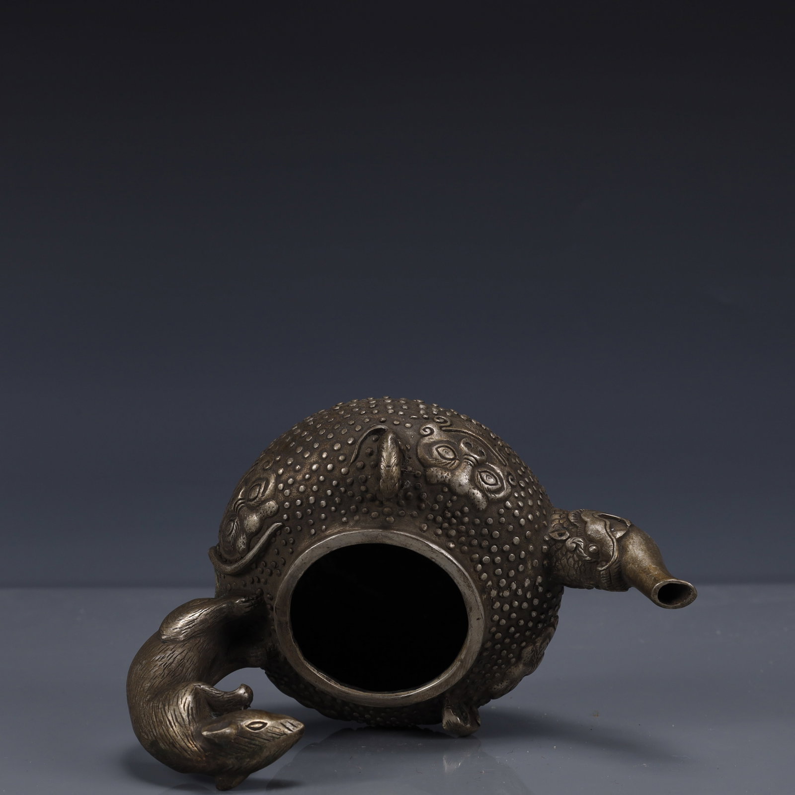 An Exquisite Silver-Plated Bronze Mouse Pattern Ewer - 10