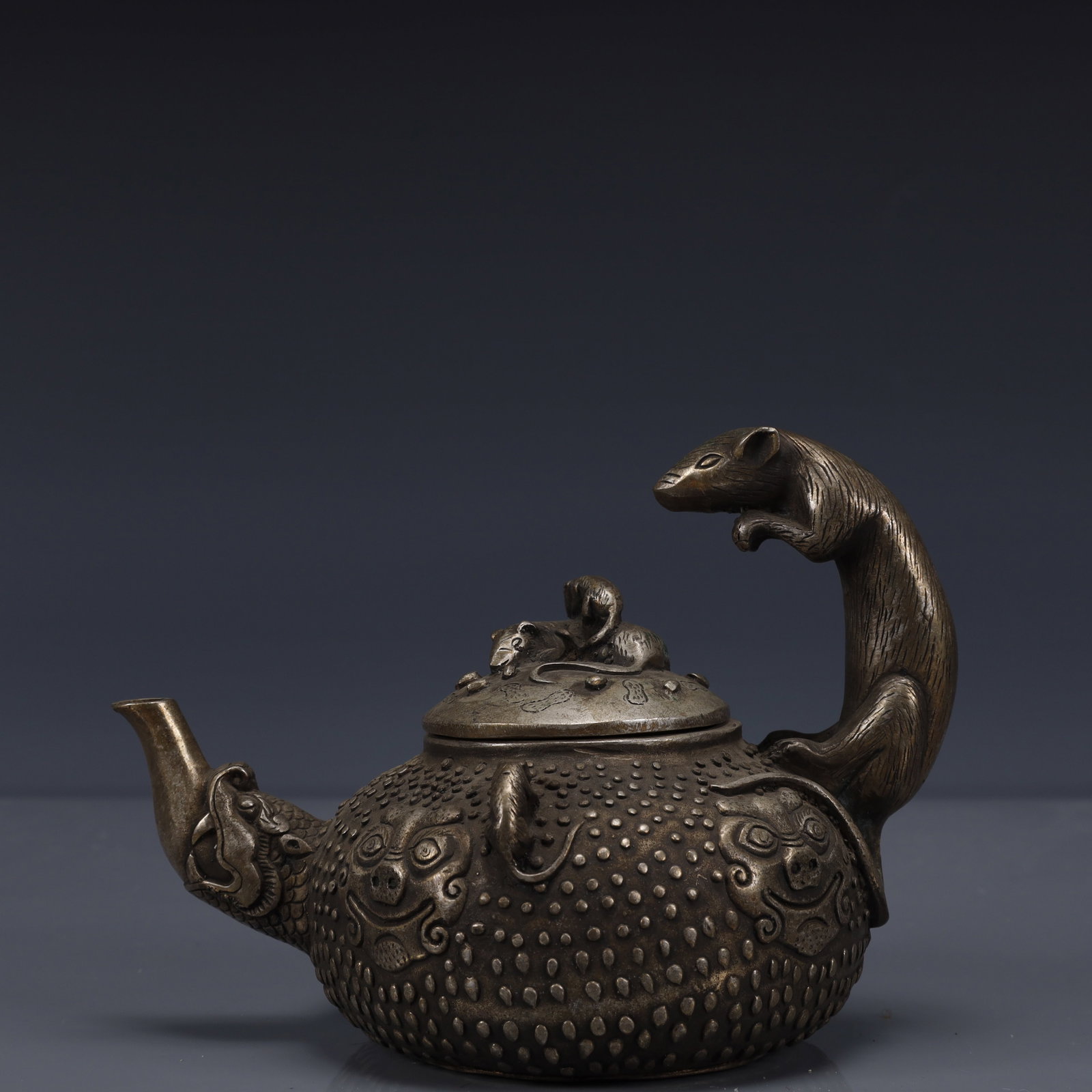 An Exquisite Silver-Plated Bronze Mouse Pattern Ewer: An Exquisite Silver-Plated Bronze Mouse Pattern Ewer,Qing Dynasty, China,Qianlong Four-character Mark,Size:6.3inx4.3inx4.7in,Weight:600g
