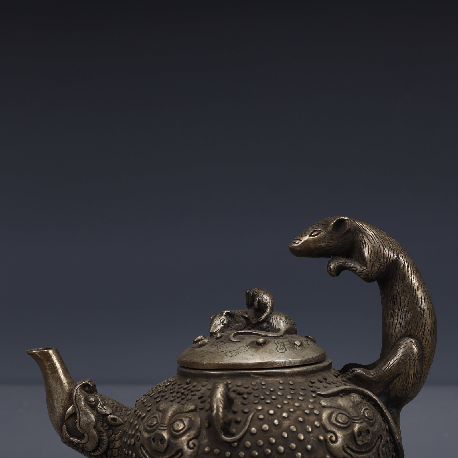 An Exquisite Silver-Plated Bronze Mouse Pattern Ewer - 2