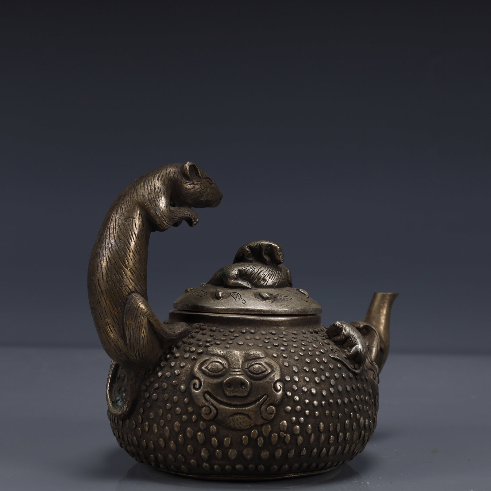 An Exquisite Silver-Plated Bronze Mouse Pattern Ewer - 7