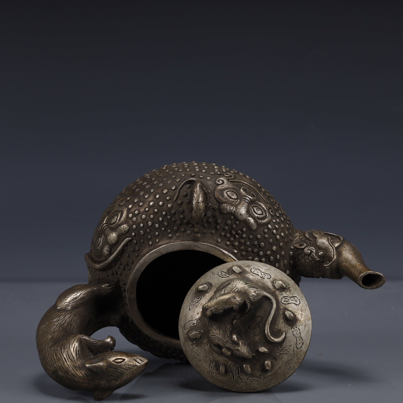 An Exquisite Silver-Plated Bronze Mouse Pattern Ewer - 8