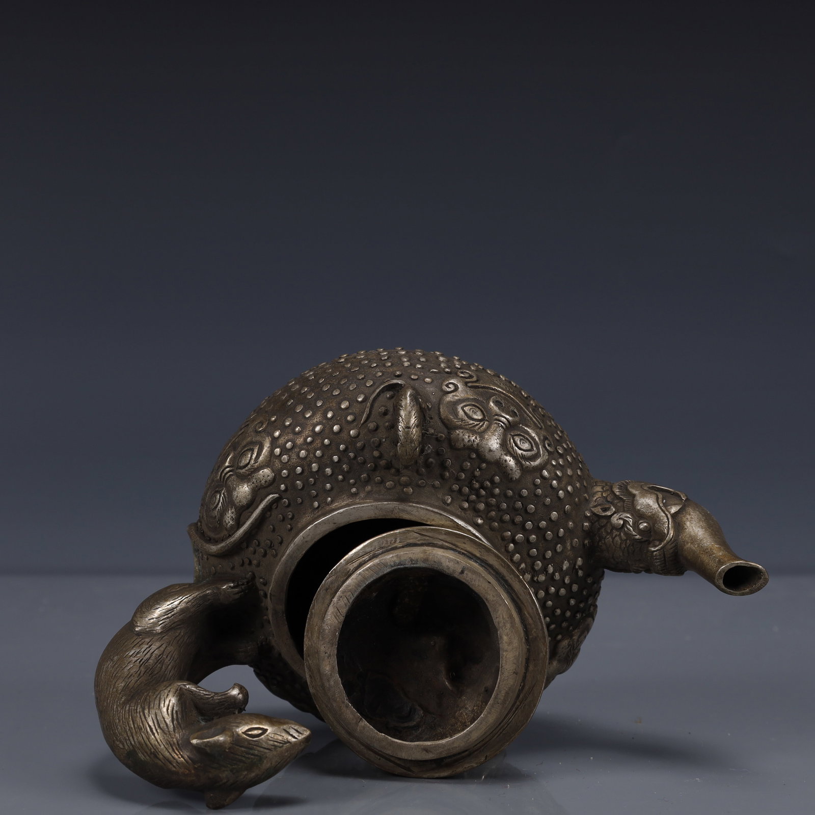 An Exquisite Silver-Plated Bronze Mouse Pattern Ewer - 9