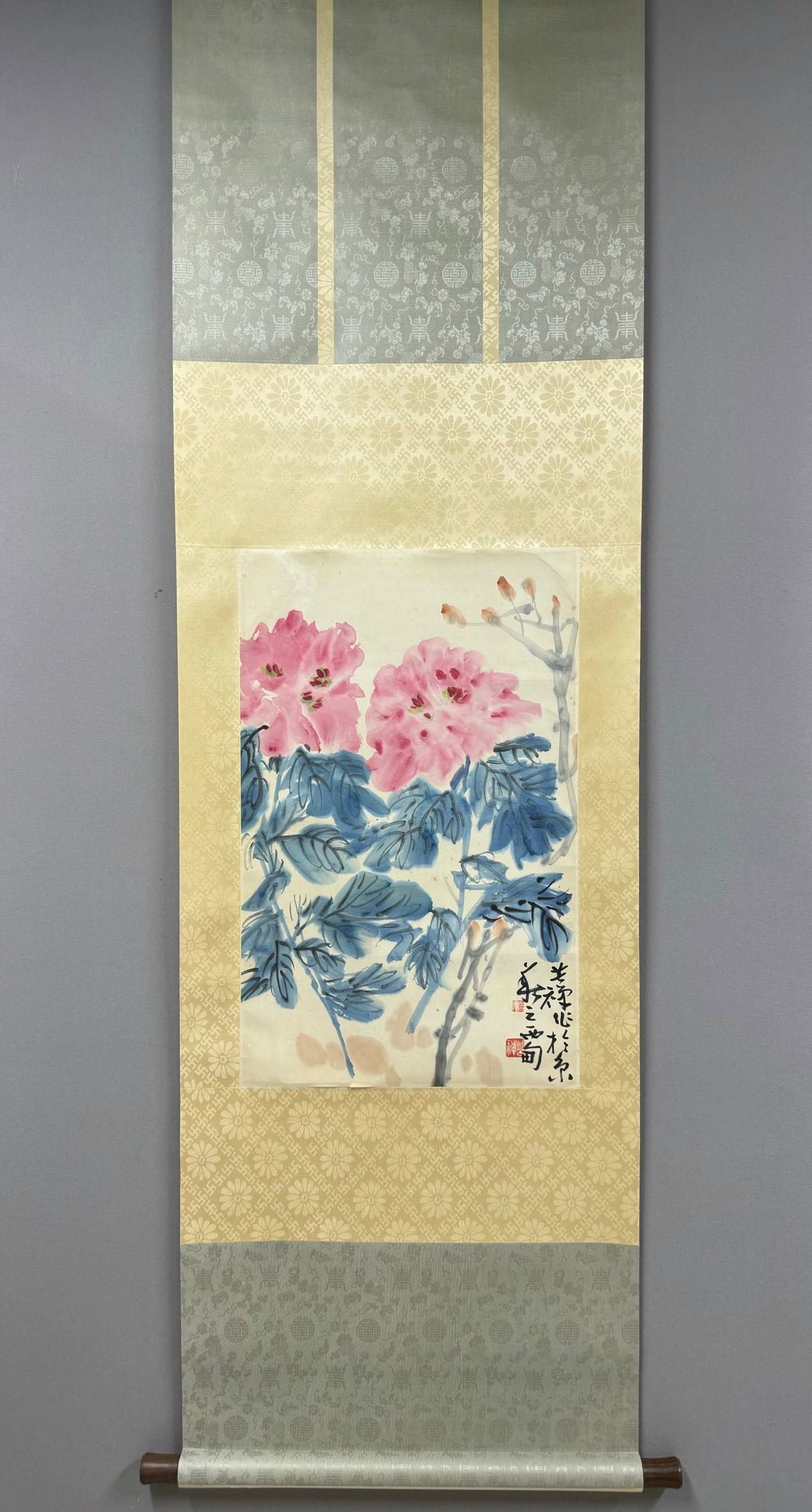 A Chinese Vertical Scroll Ink Painting of Flower on Paper: A Chinese Vertical Scroll Ink Painting of Flower on Paper,Li Kuchan,Size:26.8inx17.7in 一幅中国水墨花卉画立轴,李苦禅