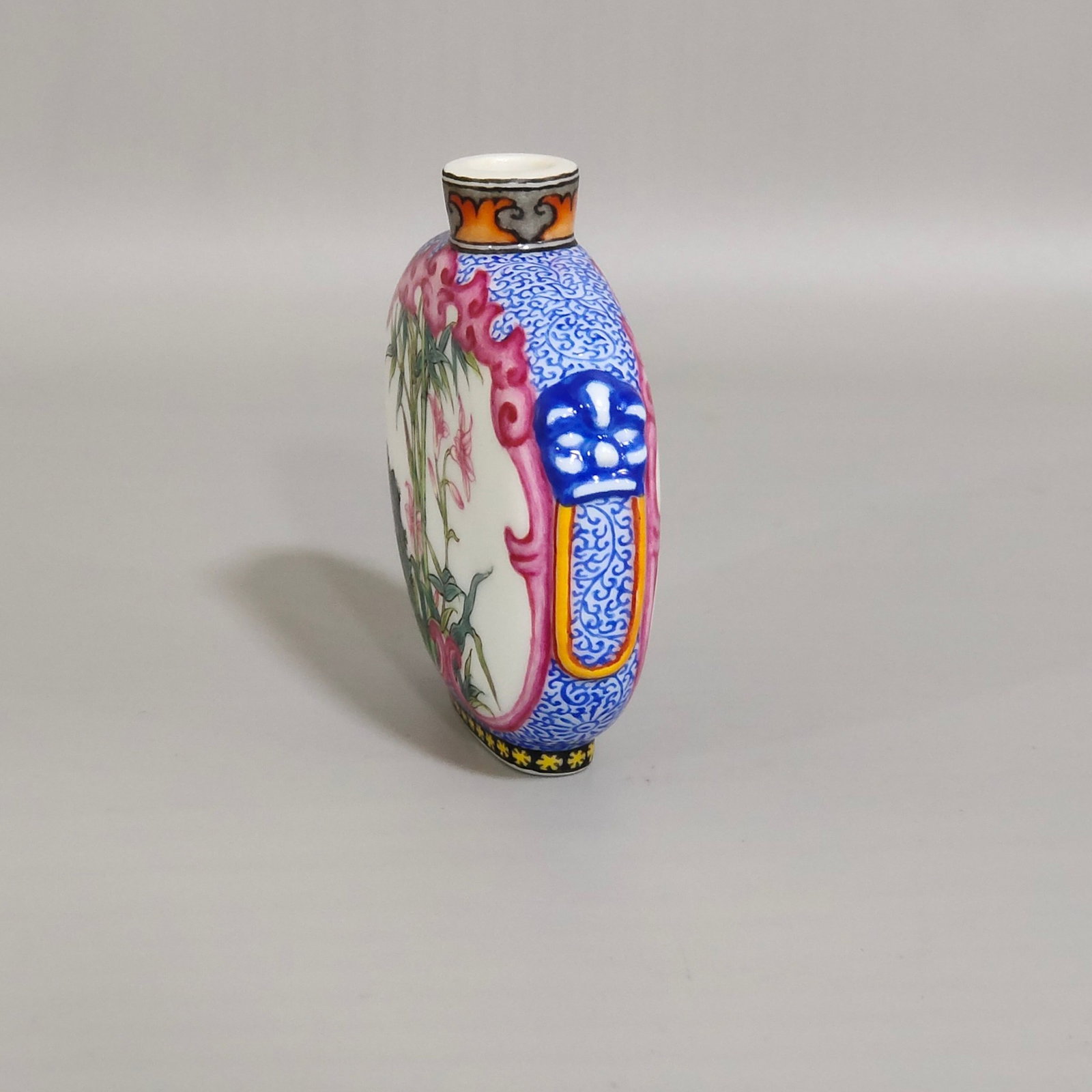 An Exquisite Enamel Flower Pattern Snuff Bottle - 2