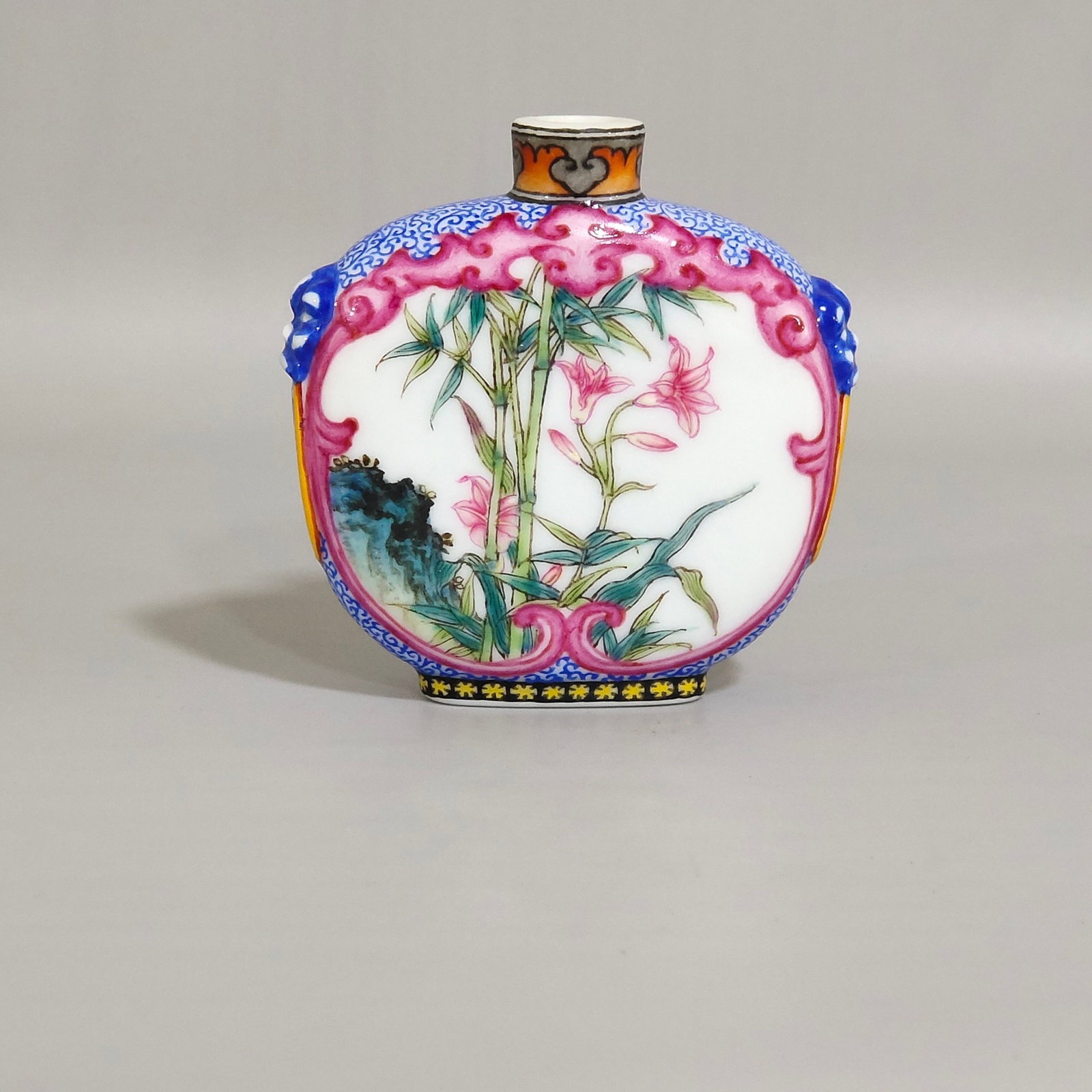 An Exquisite Enamel Flower Pattern Snuff Bottle - 3