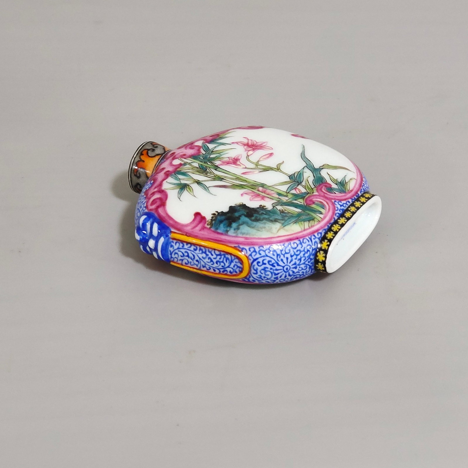 An Exquisite Enamel Flower Pattern Snuff Bottle - 5