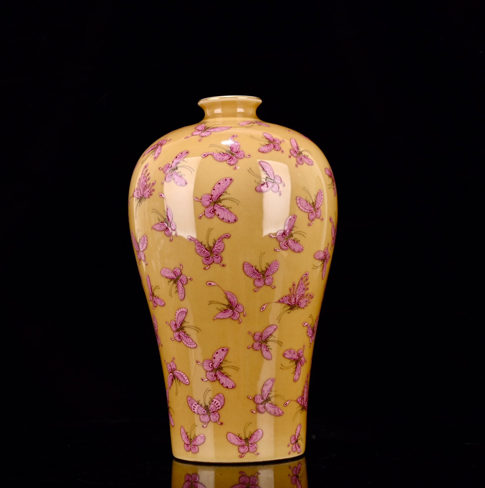 A Rare Yellow Glazed Ruby Red-Glazed Butterfly Pattern Vase - 2