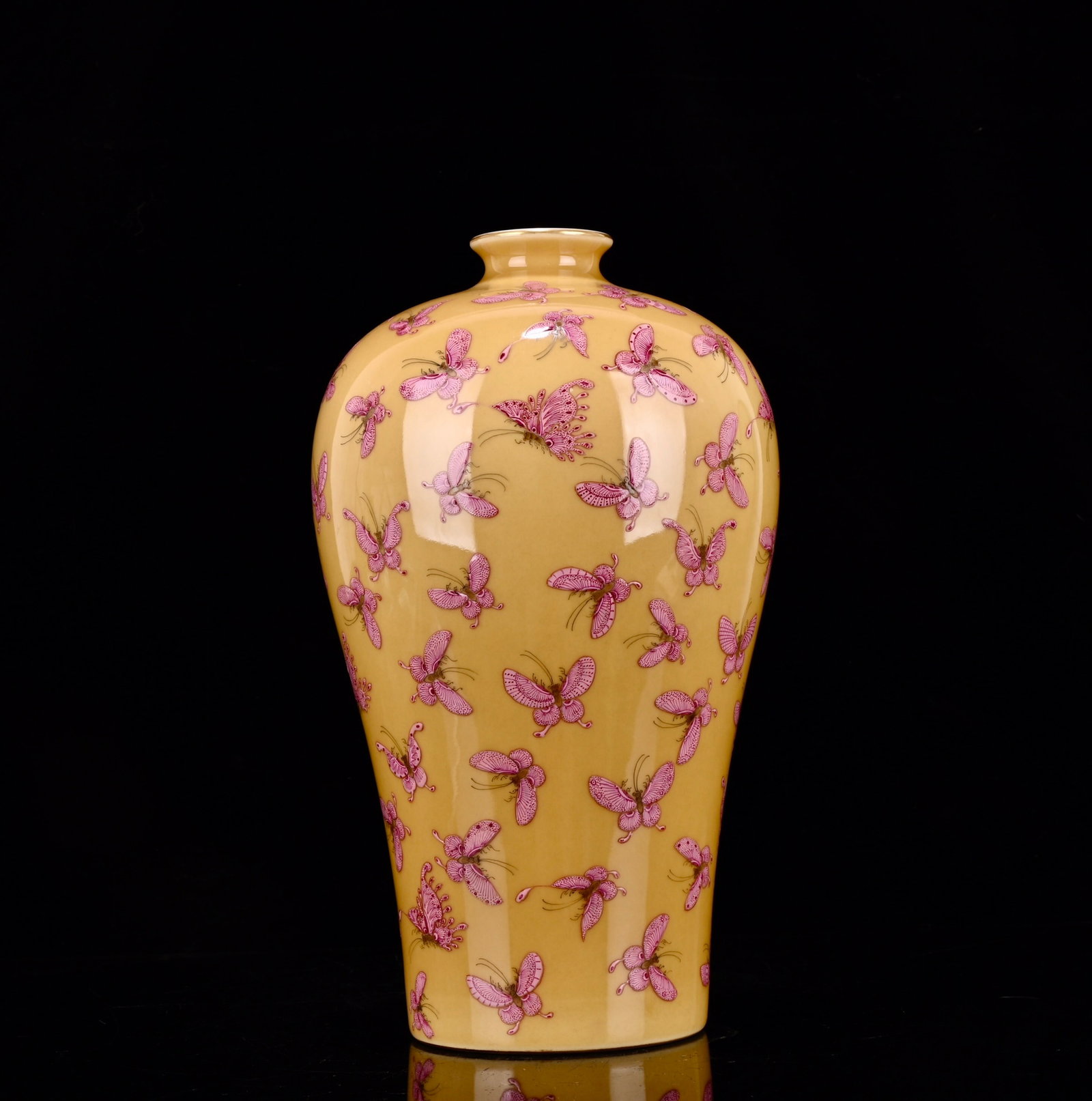 A Rare Yellow Glazed Ruby Red-Glazed Butterfly Pattern Vase - 3