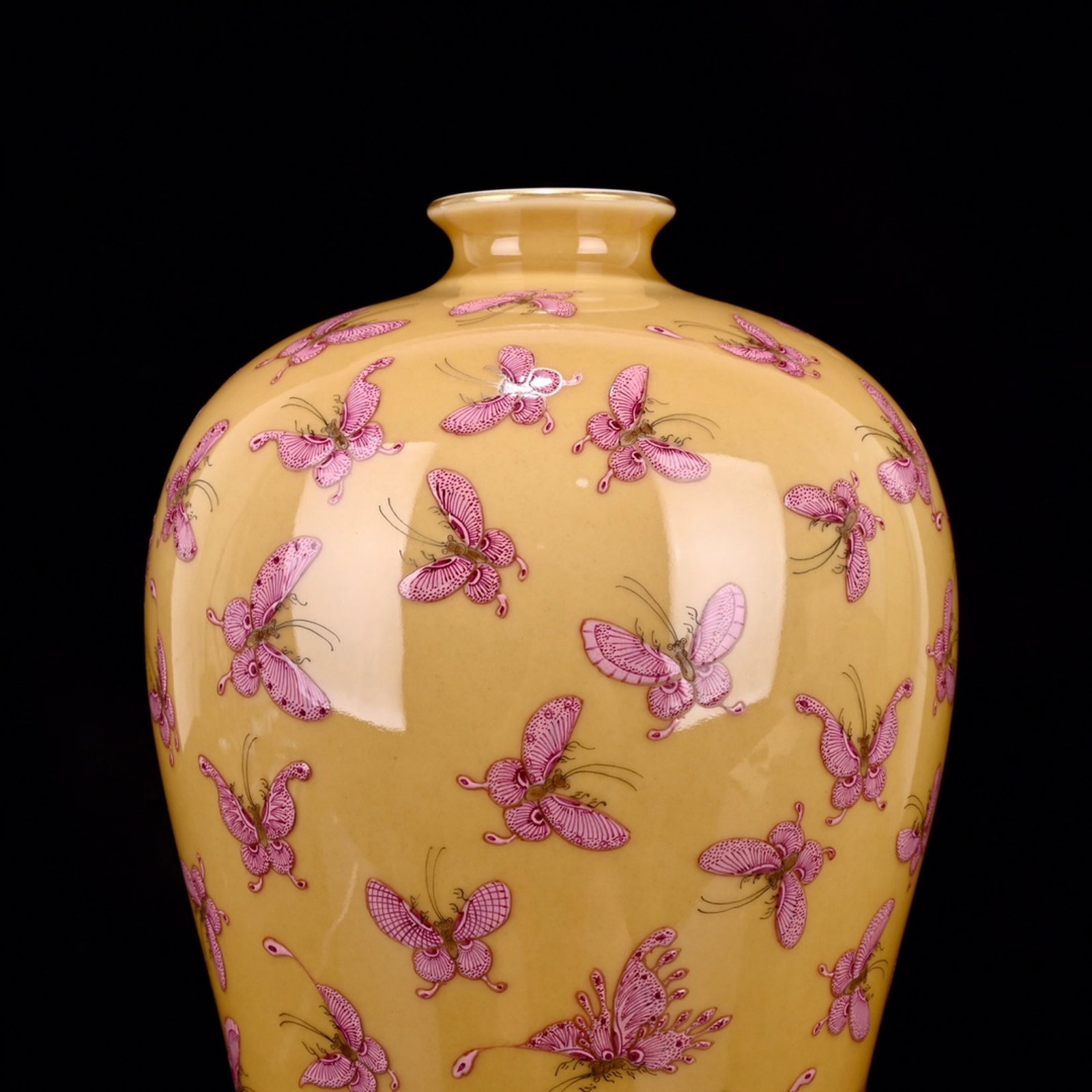 A Rare Yellow Glazed Ruby Red-Glazed Butterfly Pattern Vase - 4