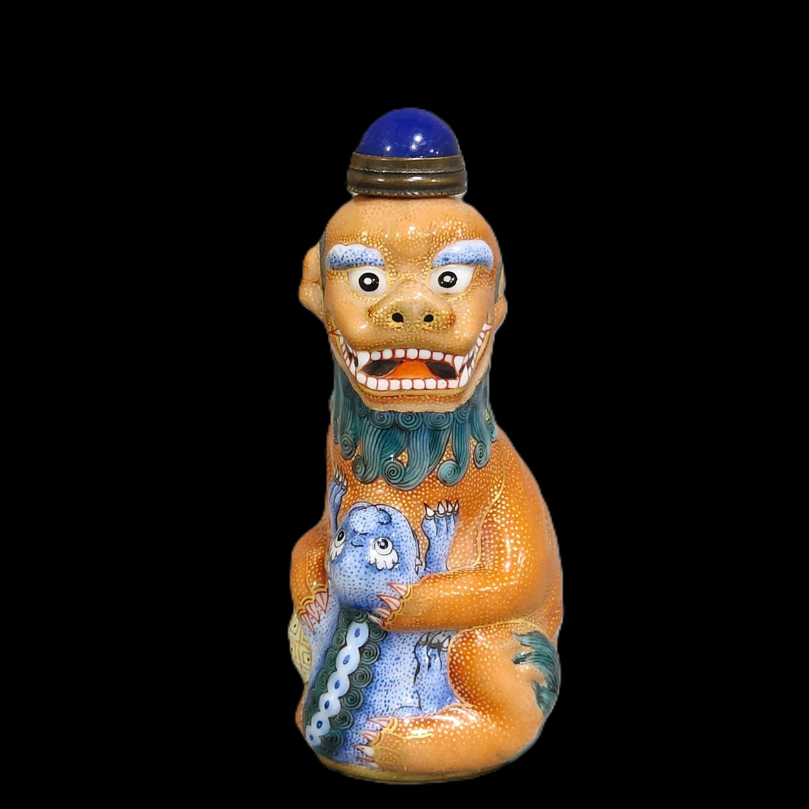 An Exquisite Iron-Red Painted Gold Beast Snuff Bottle: An Exquisite Iron-Red Painted Gold Beast Snuff Bottle,Qing Dynasty,China,Qianlong Four-character Mark,Size:3inx1.8in 矾红描金兽鼻烟壶,中国&#