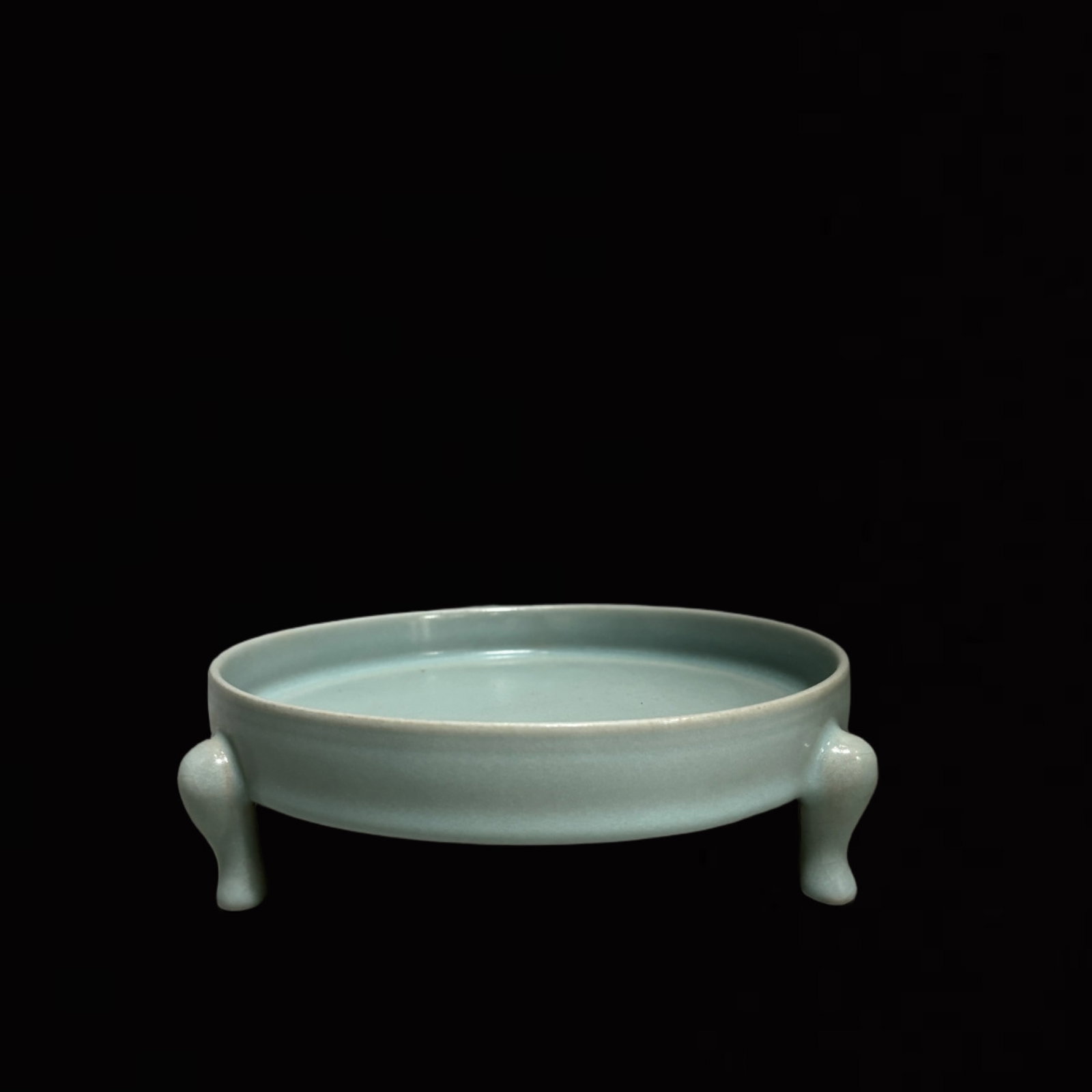 An Exquisite Ru yao Sky Blue Glazed Tripod Brush Washer: An Exquisite Ru yao Sky Blue Glazed Tripod Brush Washer,Song Dynasty,China,Size:2.2inx6.9in 汝窑天青釉三足笔洗,中国宋代