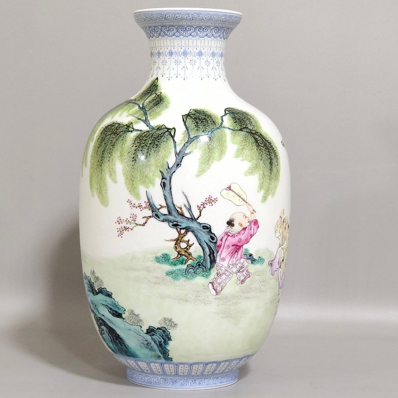 An Exquisite Enamel Character and Story Pattern Vase: An Exquisite Enamel Character and Story Pattern Vase,Qing Dynasty,China,Qianlong Four-character Mark,Size:7.8inx4.3in 珐琅彩人物故事纹瓶,中&