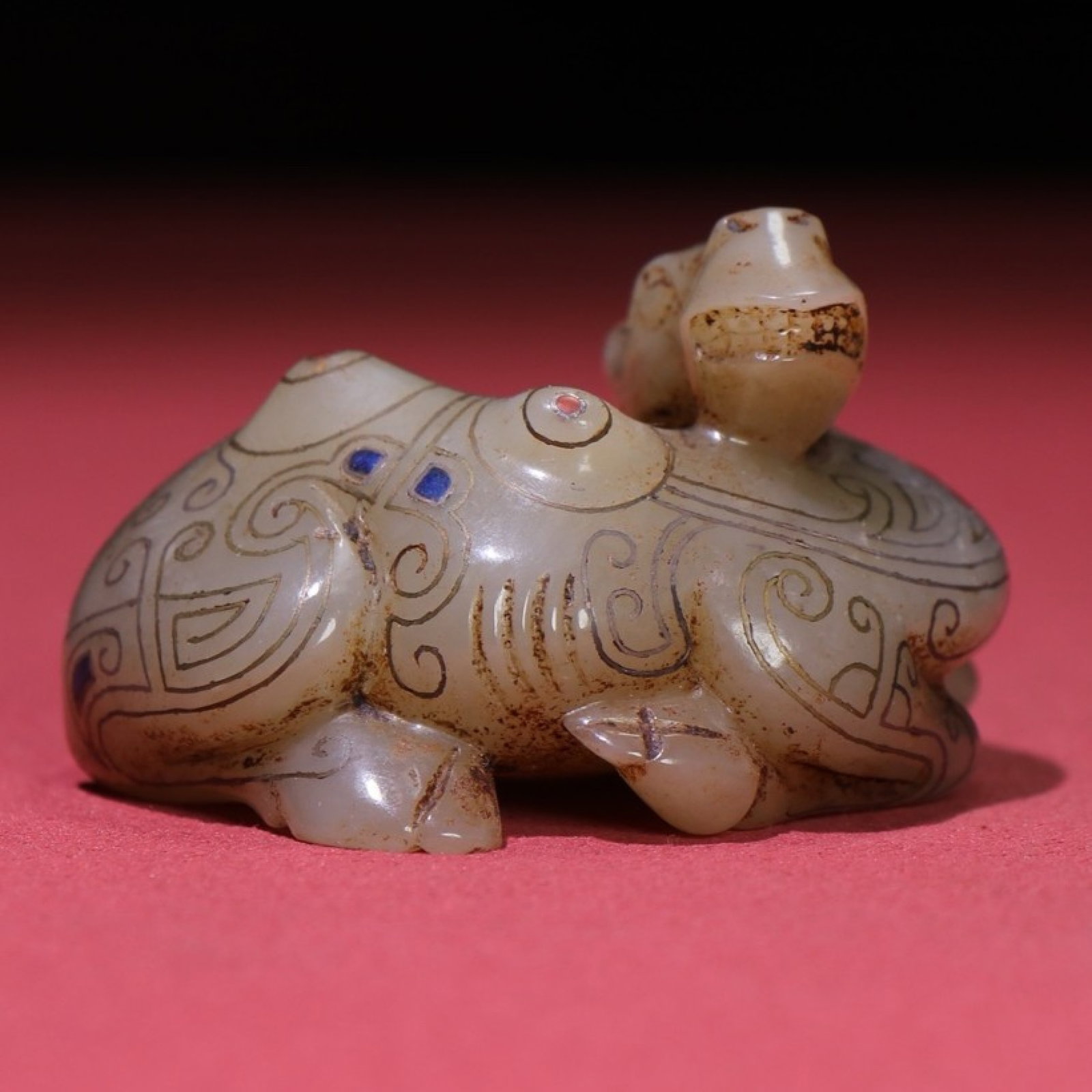 An Exquisite White Jade Inlaid Gems Camel Hand Piece: An Exquisite White Jade Inlaid Gems Camel Hand Piece,Qing Dynasty,China,Size:2.4inx1.5inx2in,Weight:123g 白玉嵌宝石骆驼手把件,中ࢲ