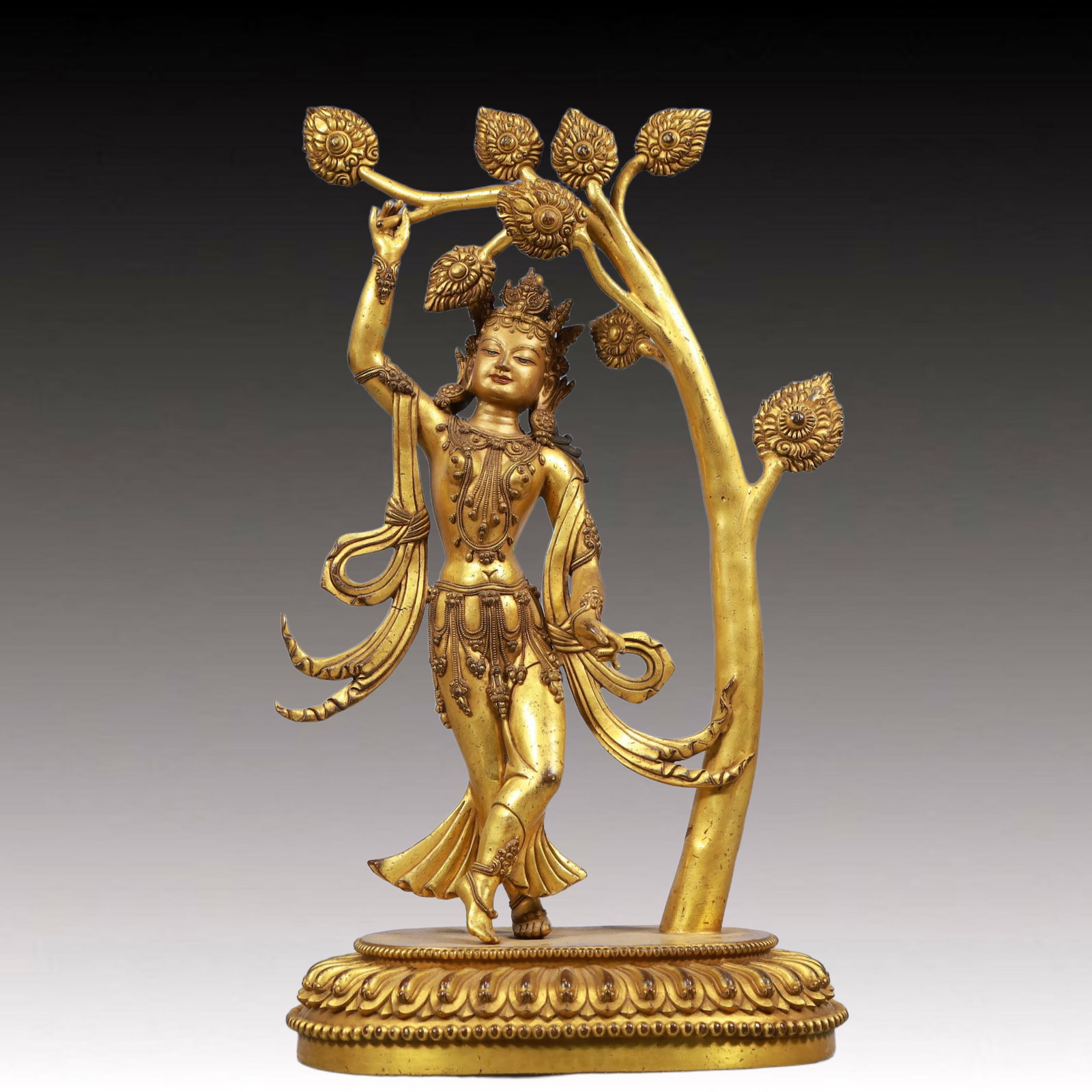 A Solemn Gilt Bronze Statue of Bodhisattva: A Solemn Gilt Bronze Statue of Bodhisattva, Ming Dynasty, China, Yongle Six-character Mark, Size:8.7inx6.3inx15.4in, Weight:5350g 铜鎏金菩萨像,中国ą
