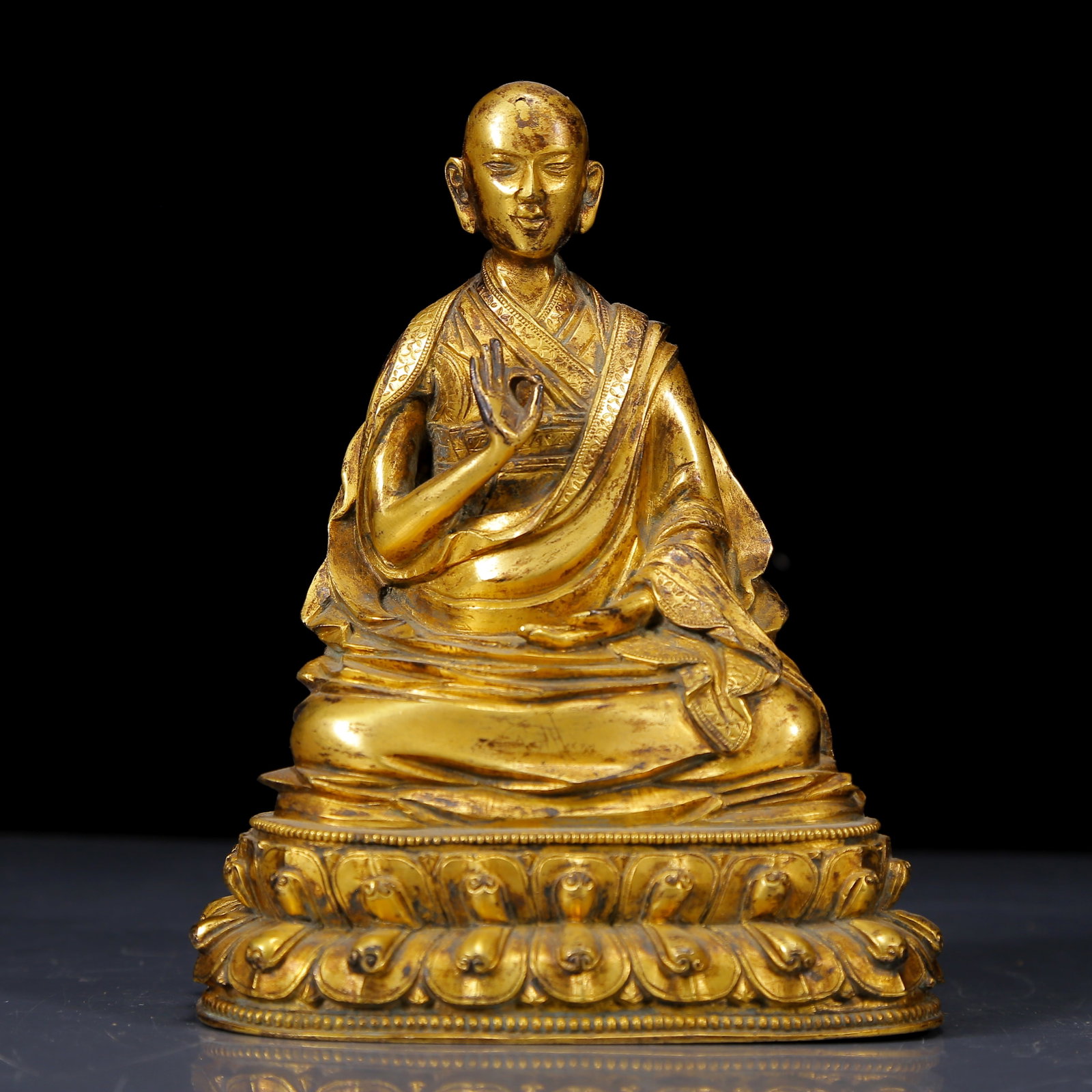 A Solemn Gilt Bronze Statue of Guru: A Solemn Gilt Bronze Statue of Guru,Ming Dynasty, China,Size:5.3inx3.7inx6.7in,Weight:1745g 铜鎏金上师像，明代