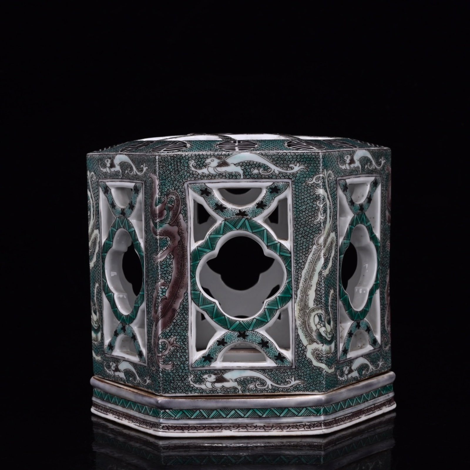 An Exquisite Wucai Chi-Dragon Hollow Censer: An Exquisite Wucai Chi-Dragon Hollow Censer,Qing Dynasty,China,Size:5.1inx5.1in 五彩螭龙镂空香炉,中国清代