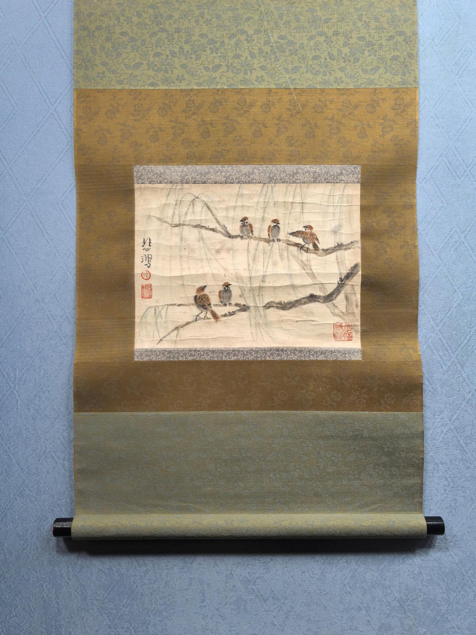 A Chinese Vertical Scroll Ink Painting of Flower and Bird on Paper: A Chinese Vertical Scroll Ink Painting of Flower and Bird on Paper,Xu Beihong,Size:13inx9.4in 一幅中国水墨花鸟画立轴,徐悲&