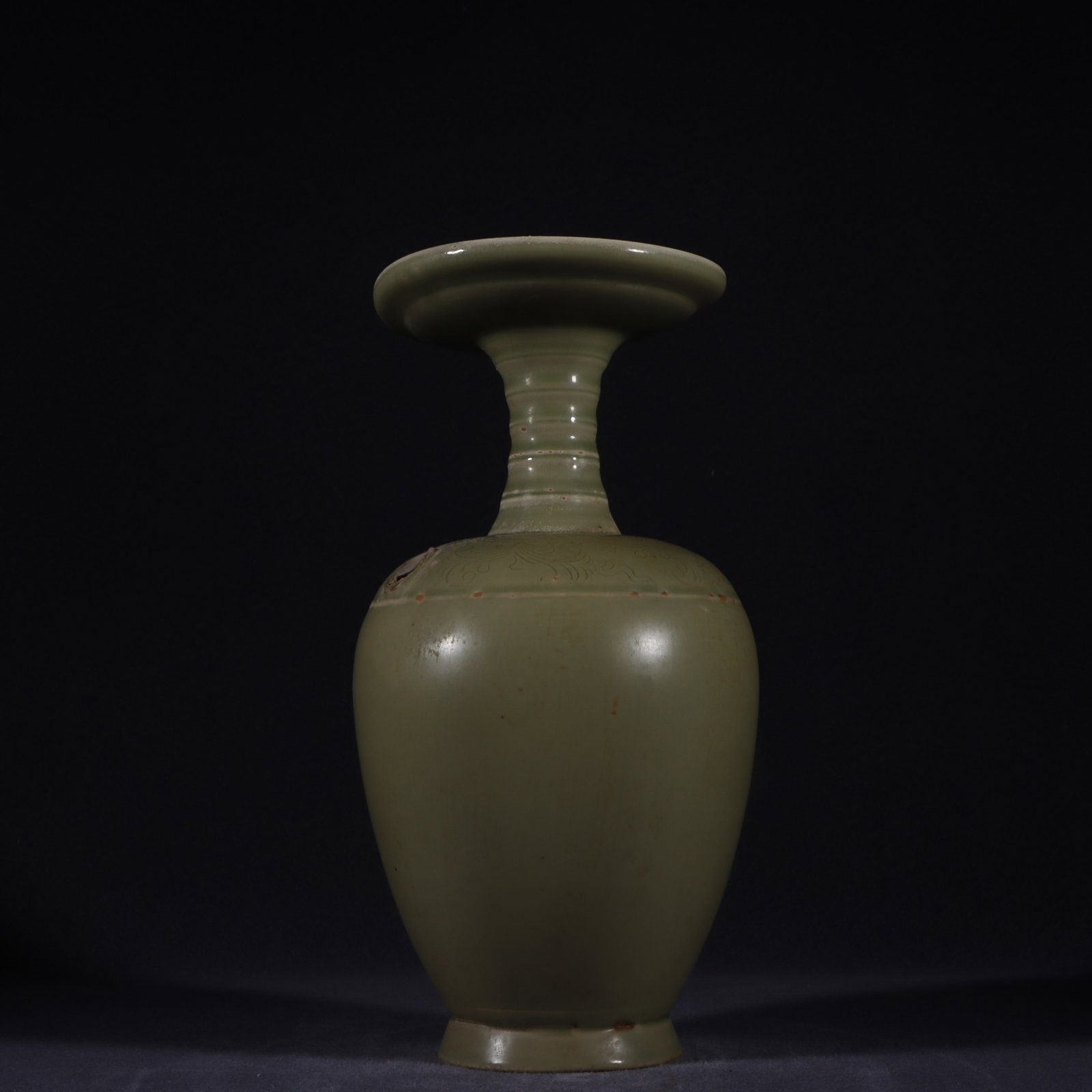 An Exquisite Yue yao Celadon Auspicious Cloud Pattern Vase - 2