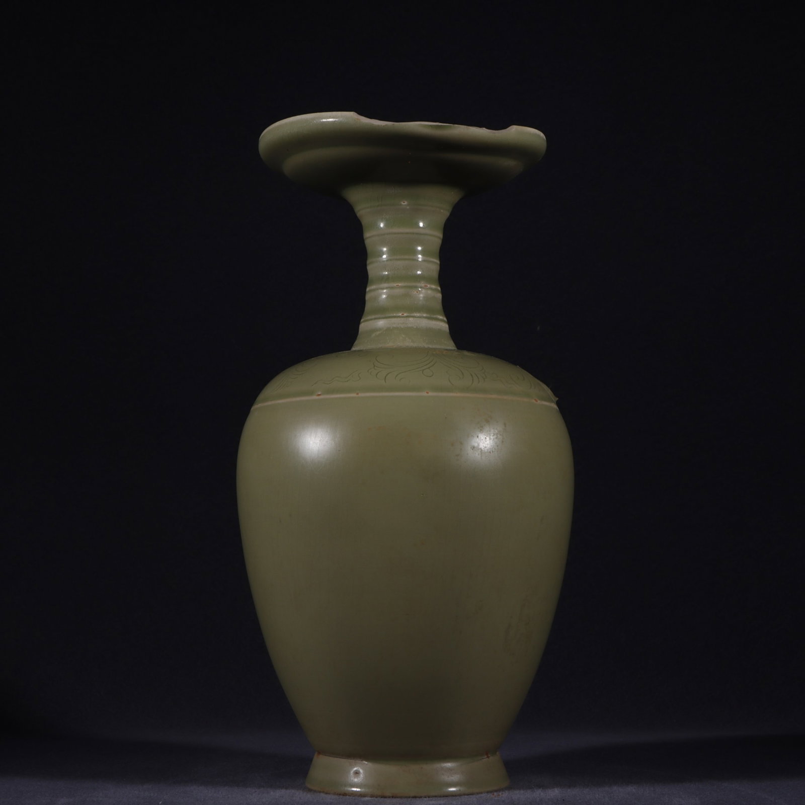 An Exquisite Yue yao Celadon Auspicious Cloud Pattern Vase - 6