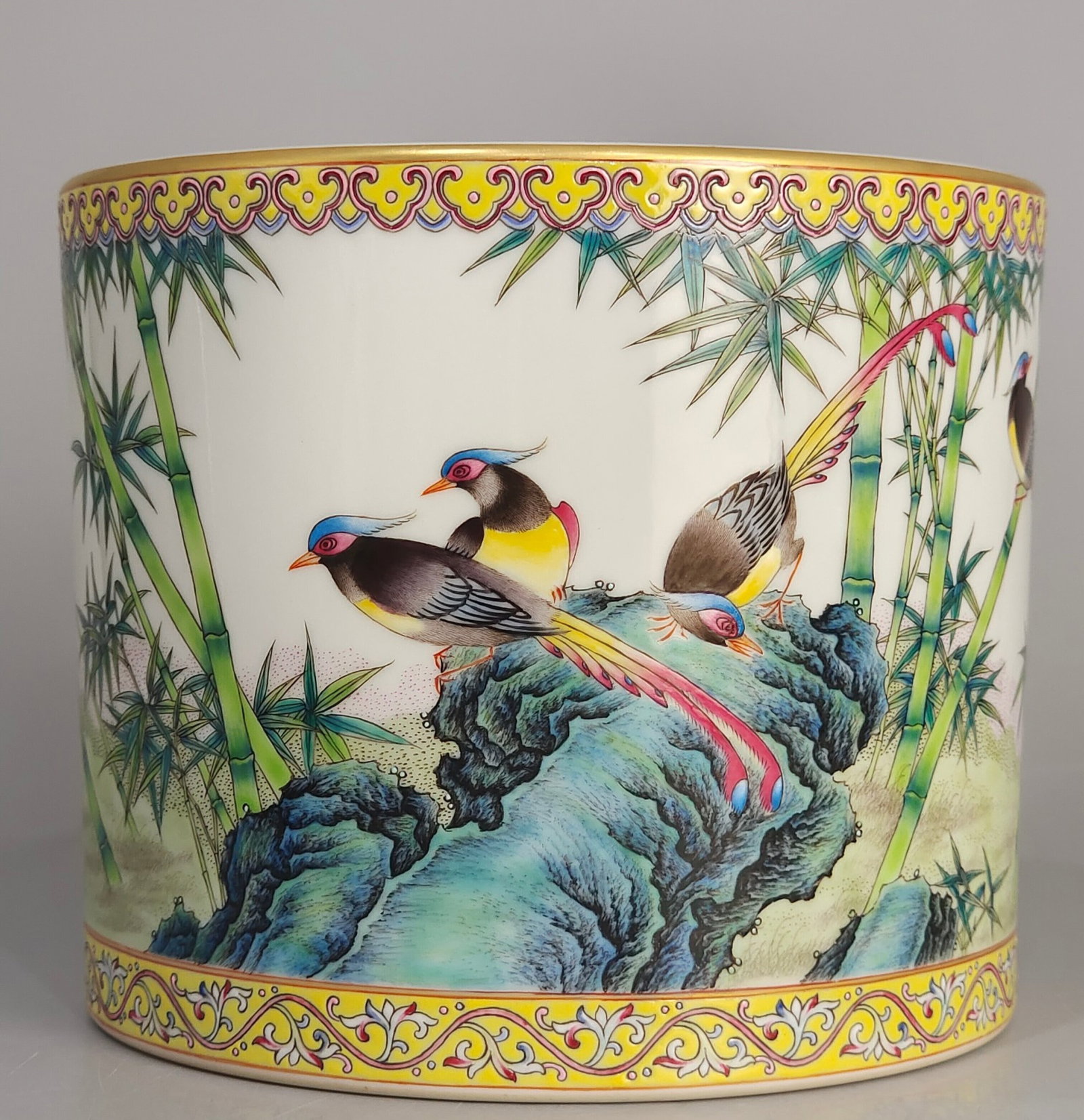 An Exquisite Famille-Rose Bird Pattern Brush Pot: An Exquisite Famille-Rose Bird Pattern Brush Pot,Qing Dynasty,China,Yongzheng Six-character Mark,Size:6.4inx7.6in