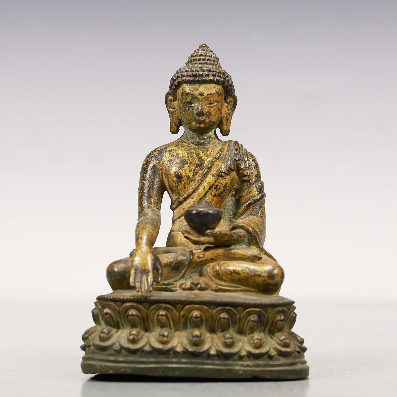 An Excellent Gilt-Bronze Figure Of Buddha Shakyamuni (1 of 9)