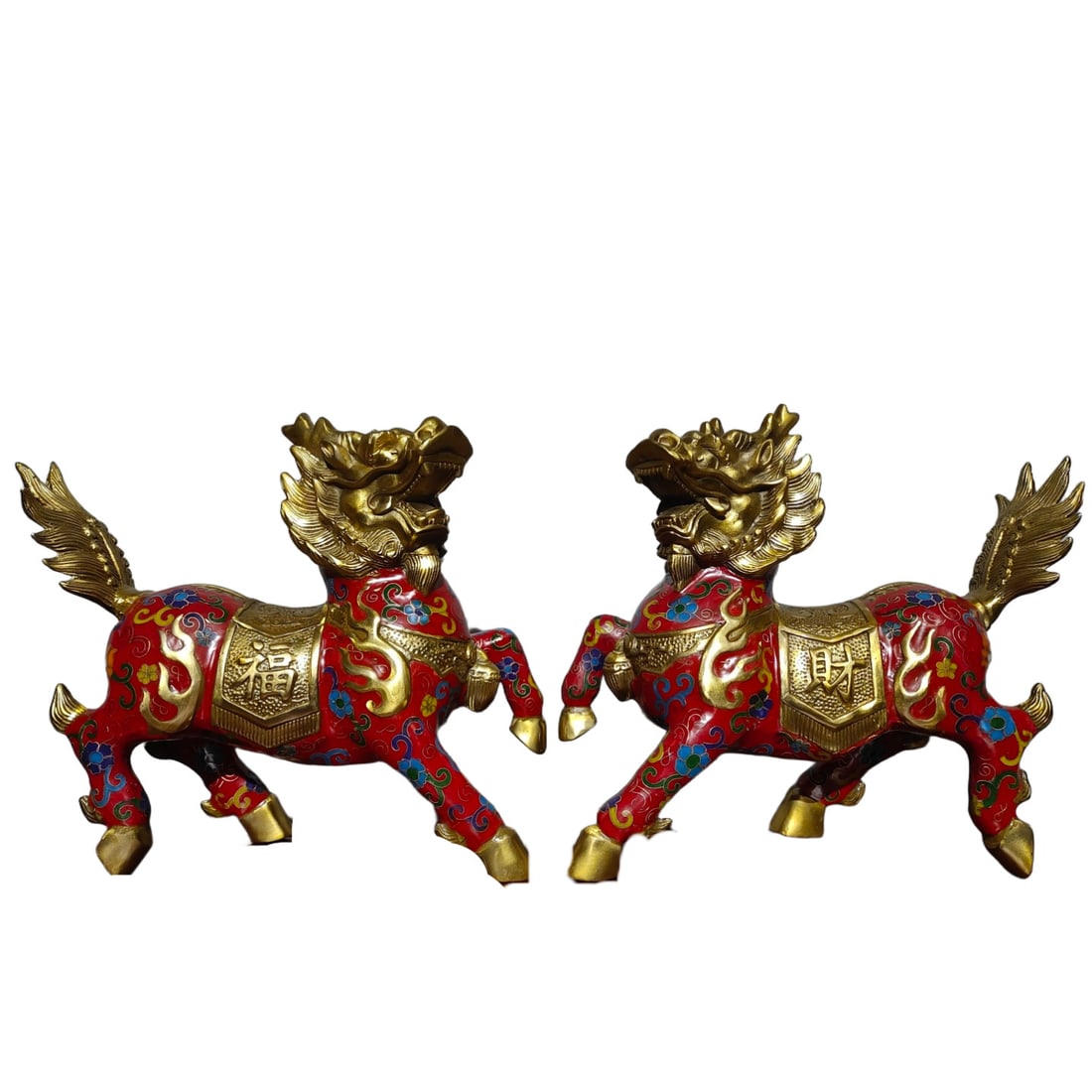 A Pair of Exquisite Gilt Bronze Cloisonne Lotus Pattern Kylin Ornaments: A Pair of Exquisite Gilt Bronze Cloisonne Lotus Pattern Kylin Ornaments,Ming Dynasty,China,Xuande Four-character Mark,Size:8.7inx8.7inx3.9in,Weight:5000g 一对铜鎏金ਾ