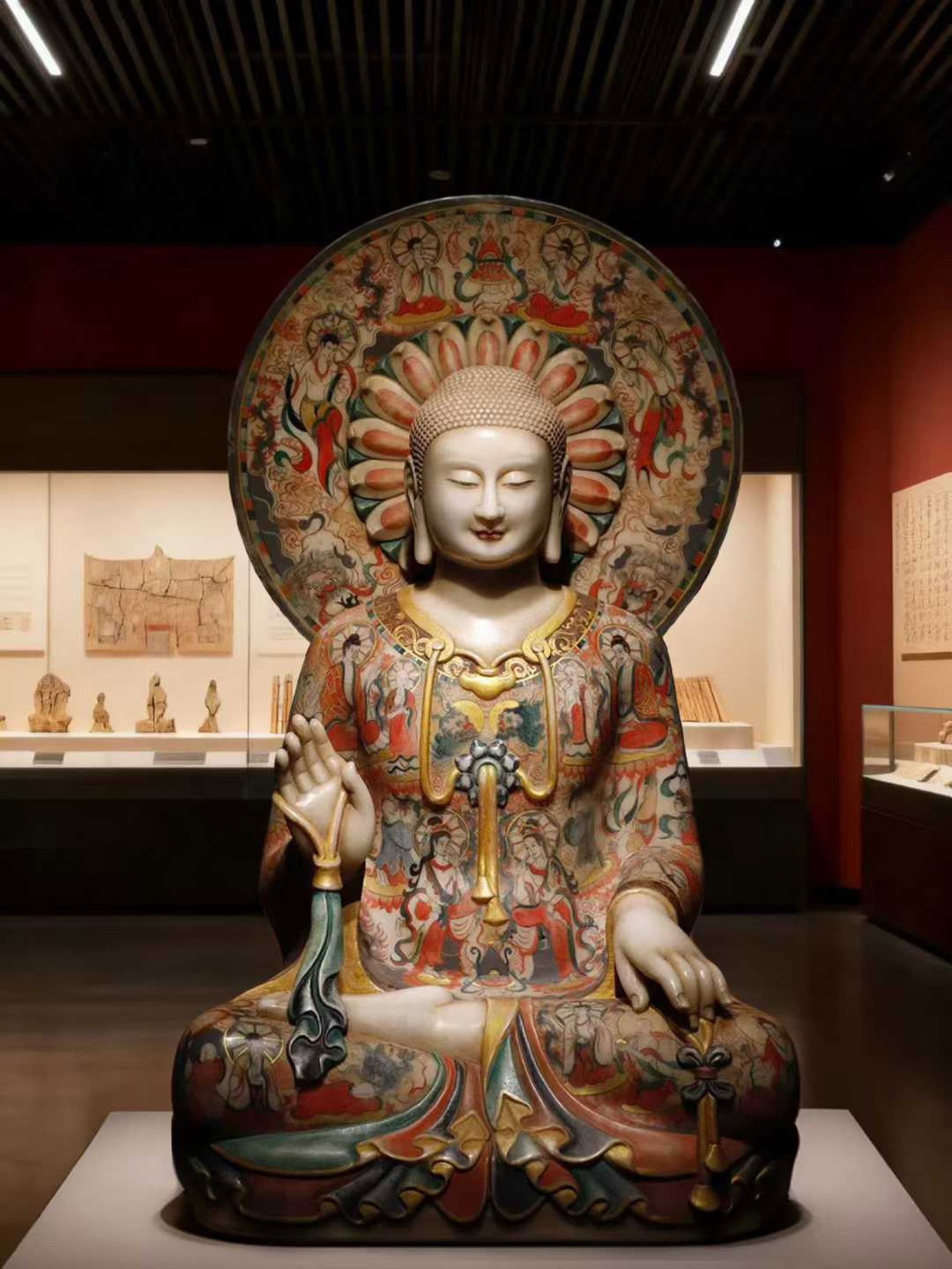 A Solemn Marble Painted Color Statue of Sakyamuni: A Solemn Marble Painted Color Statue of Sakyamuni,N.Qi,China,Size:45.3inx25.6inx19.7in 汉白玉彩绘释迦摩尼像,中国北齐