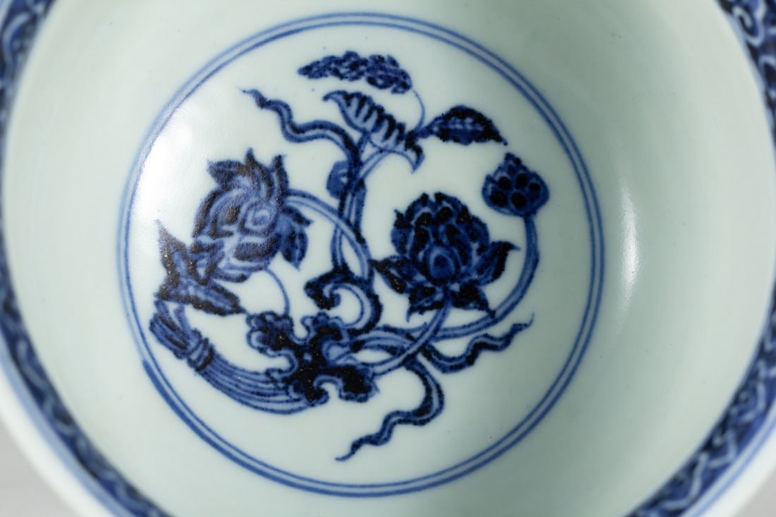An Exquisite Blue and White Flower Pattern Cup - 4