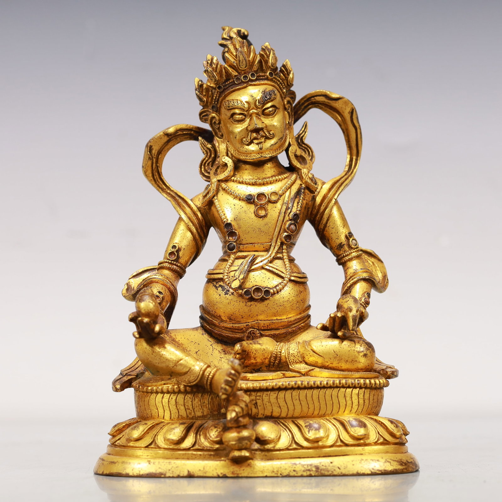 An Excellent Bronze Figure Of Mammon: An Excellent Bronze Figure Of Mammon. Chinese Qing Dynasty.Size:4.7inx3.5inx7.5in.Weight:1290g. 清代早期 铜鎏金财神
