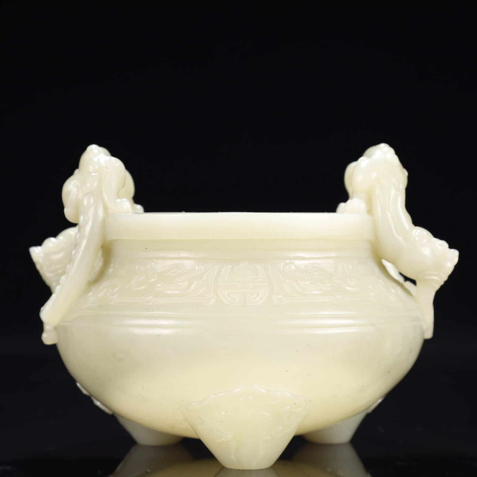 An Exquisite White Jade Chi-Dragon Pattern Dragon-Ears Tripod Censer (1 of 9)