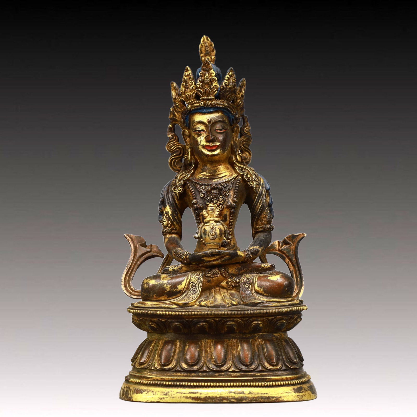 A Solemn Gilt Bronze Statue of Amitayus: A Solemn Gilt Bronze Statue of Amitayus,Qing Dynasty, China,Size:3.5inx2.6inx7.1in,Weight:850g 铜鎏金无量寿佛像,中国清代