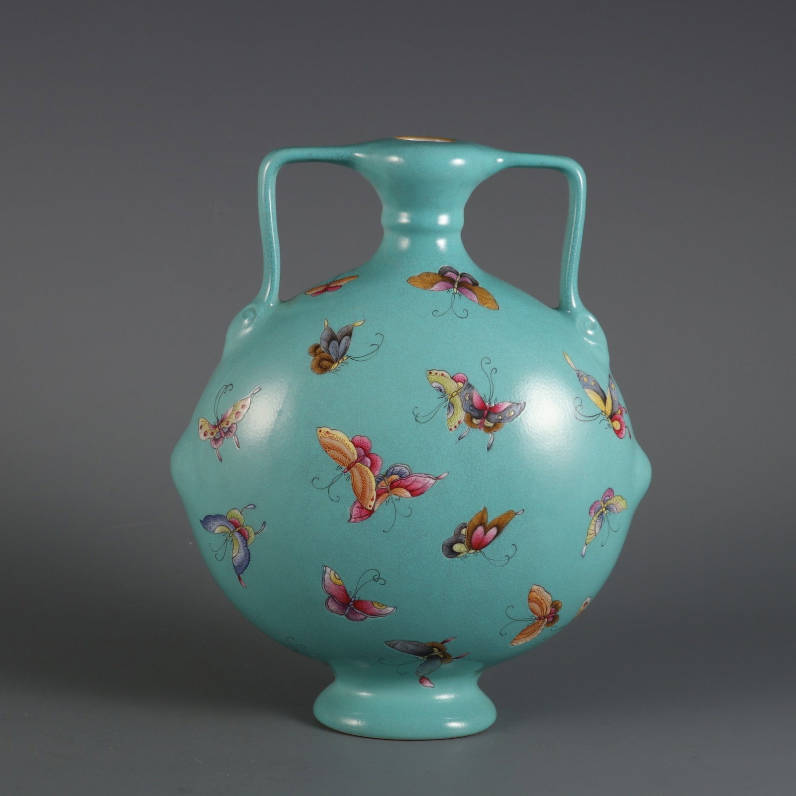 An Exquisite Green Ground Famille-Rose Butterfly Pattern Double-Ears Vase: An Exquisite Green Ground Famille-Rose Butterfly Pattern Double-Ears Vase,Qing Dynasty,China,Qianlong Six-character Mark,Size:9.5inx7.5in 绿地粉彩蝴蝶纹ࡡ