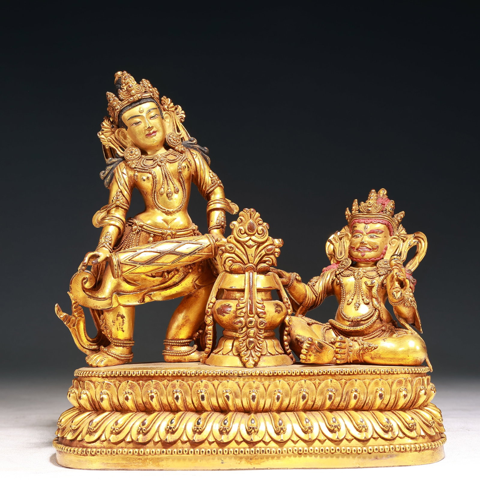 A Solemn Gilt Bronze Buddha Statue: A Solemn Gilt Bronze Buddha Statue,Ming Dynasty, China,Yongle Six-character Mark,Size:8.7inx4.3inx9.4in,Weight:3800g