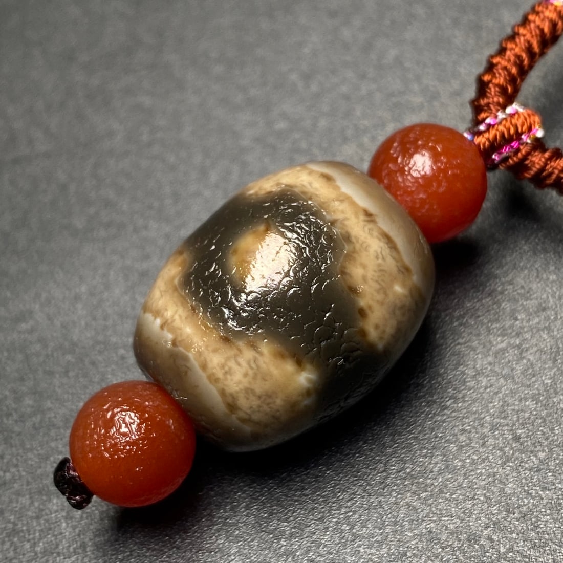 A Precious Dzi Bead Necklace - 8